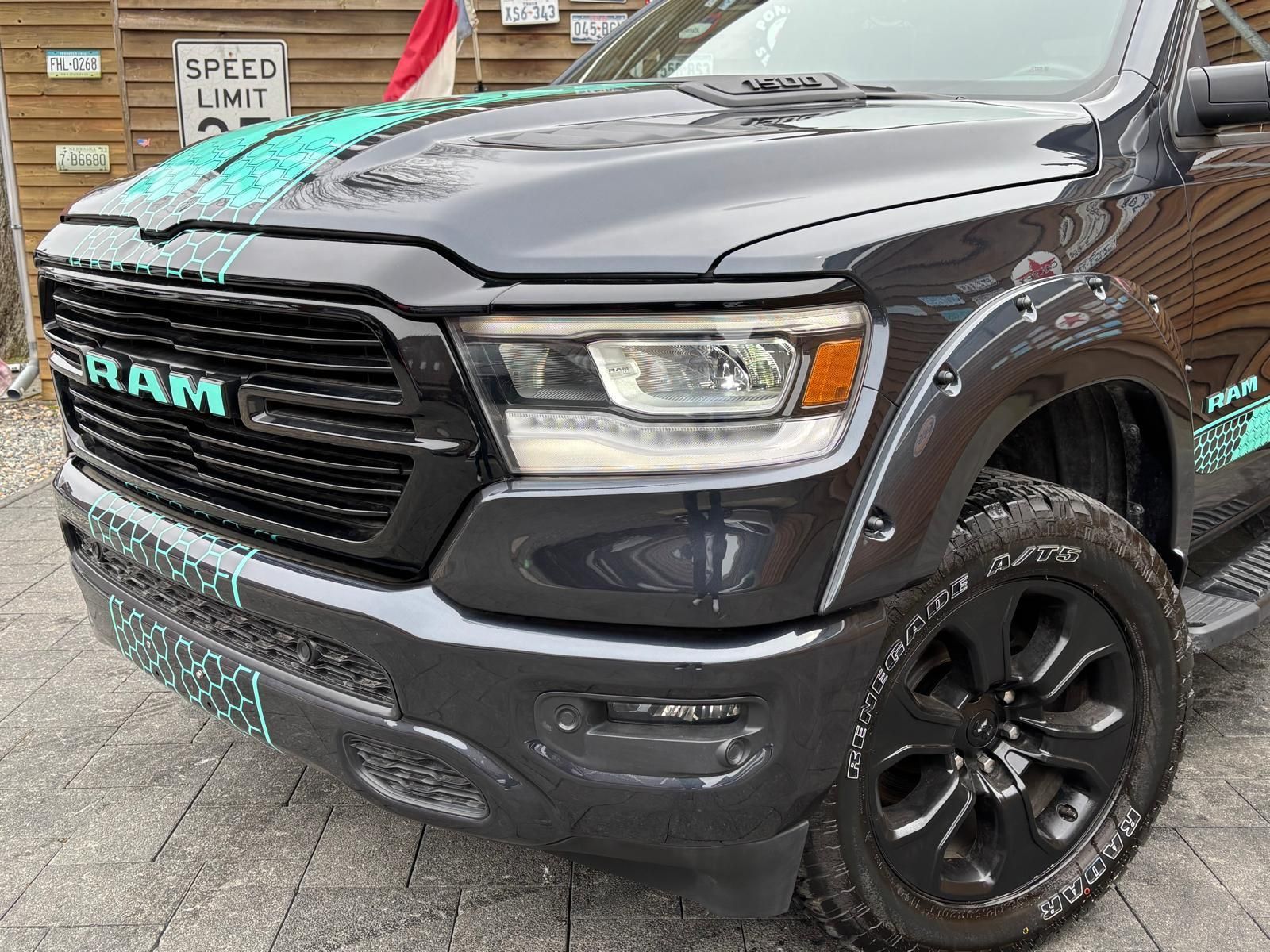 Dodge RAM 1500 Laramie 5.7L PANO 4x4 AHK