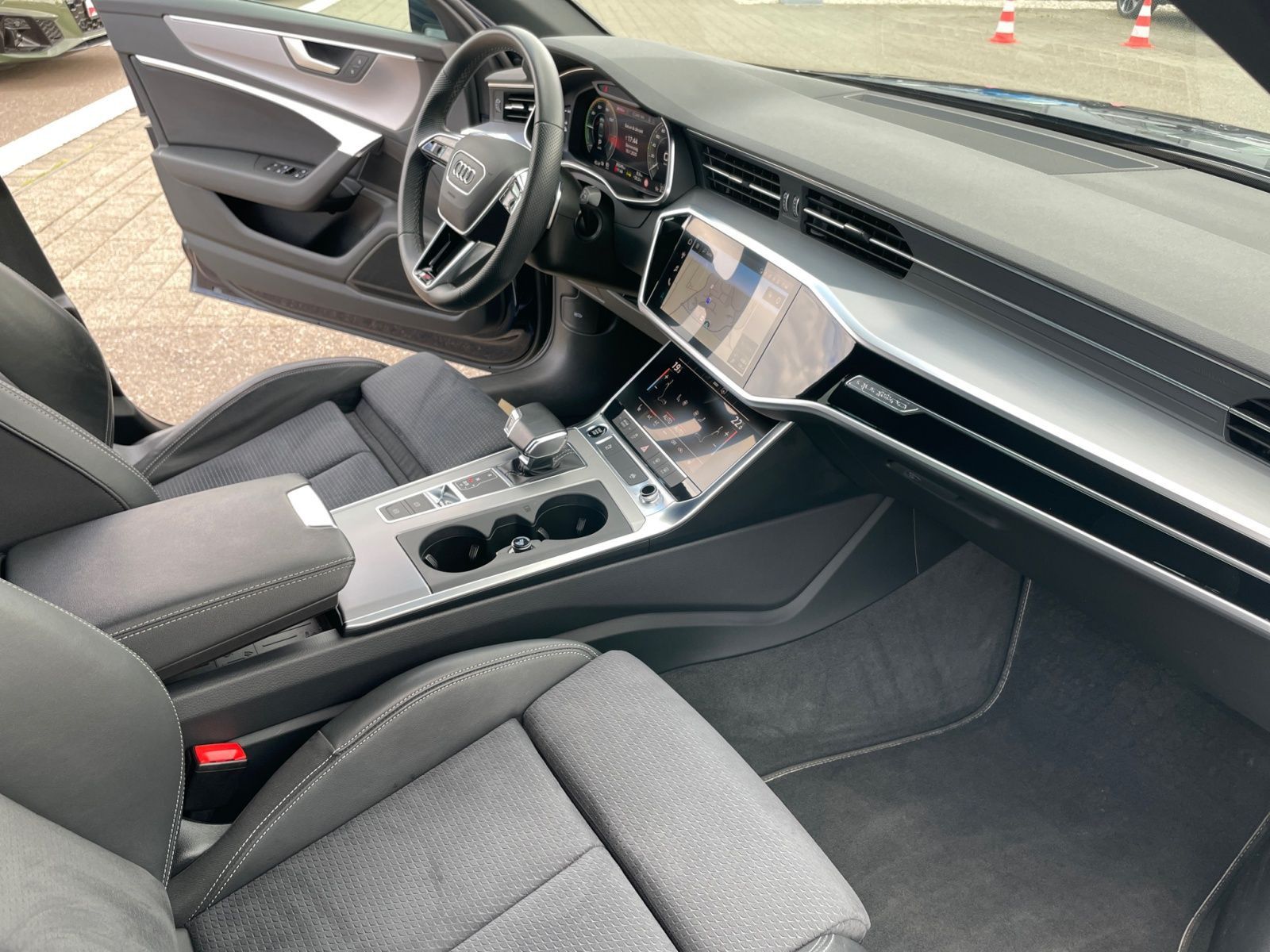Audi A6 Limousine 55 TFSI e q. S-Tronic S-Line - Samsaru's Car Outlet