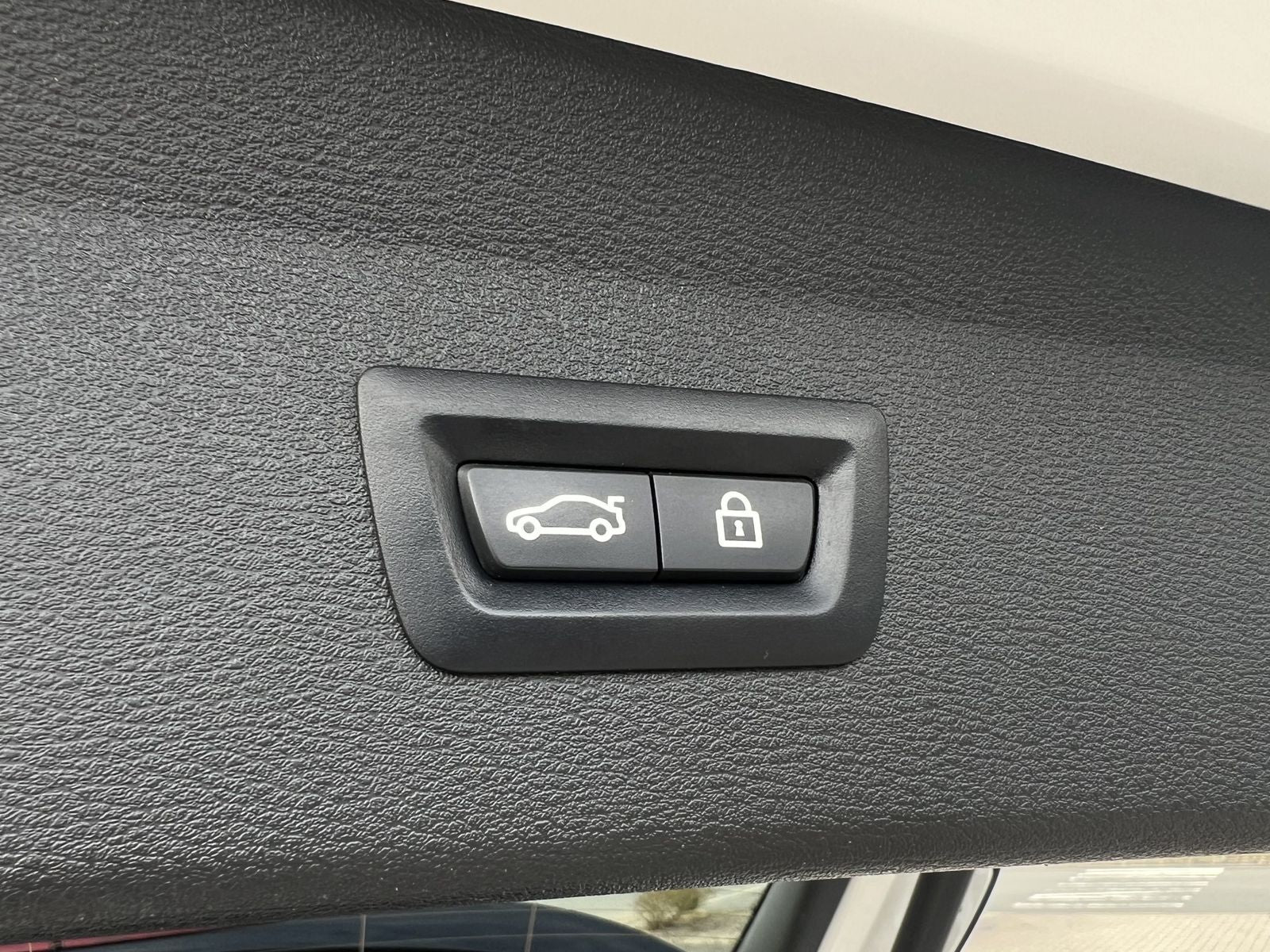 BMW X1 xDrive25e M Sportpaket - Samsaru's Car Outlet