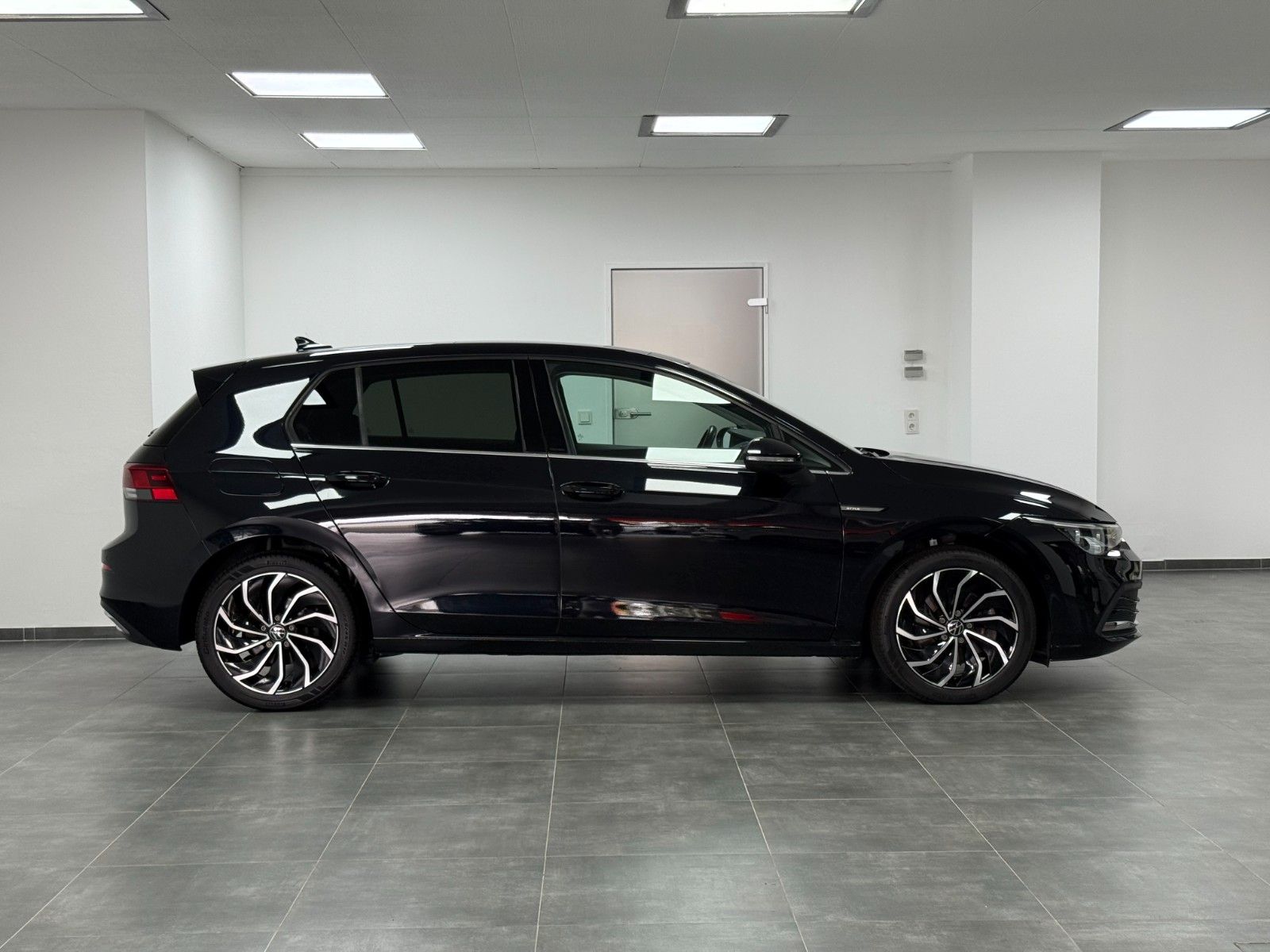 Volkswagen Golf 2.0 TSI/ACC/PANO/KAM/STHZ/AHK/MATRIX/AHK