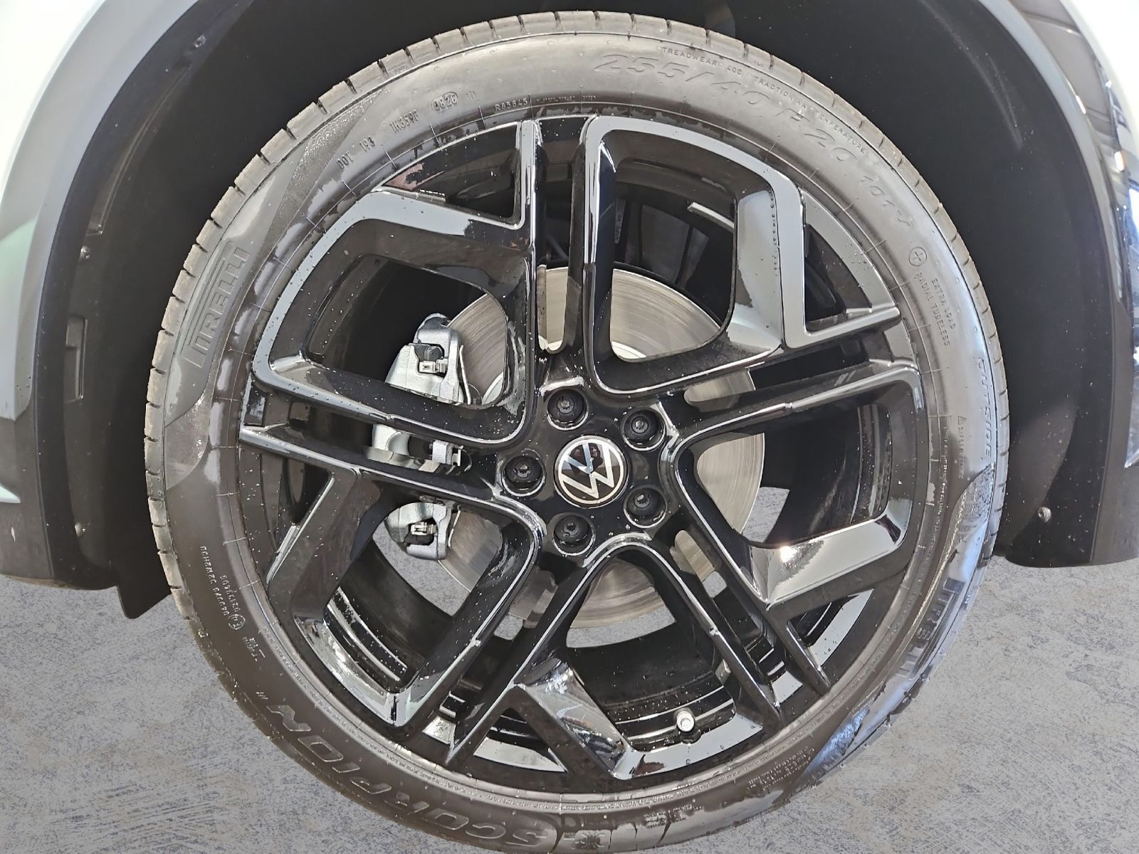 Volkswagen Tiguan R-Line 1.5 eHybrid DSG LEDER+AHK+PANO+NAV