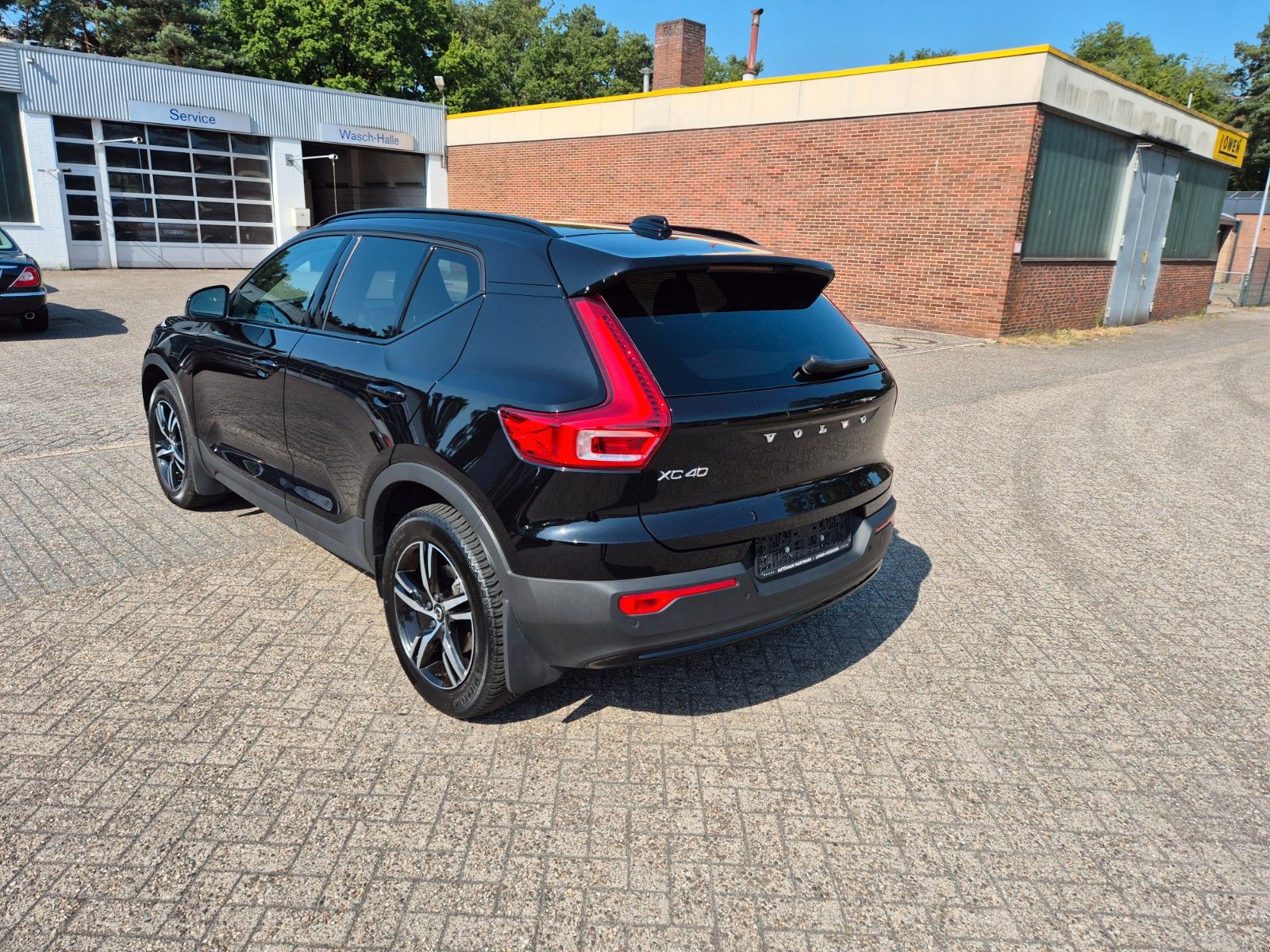 Volvo XC40 Plus Dark 2WD B3 - Samsaru's Car Outlet