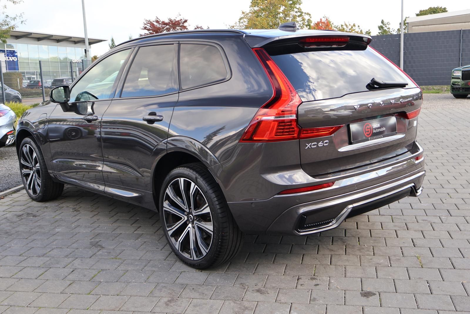 Volvo XC60  T8 AWD R Design Hybrid  Pano-AHK-FACELIFT