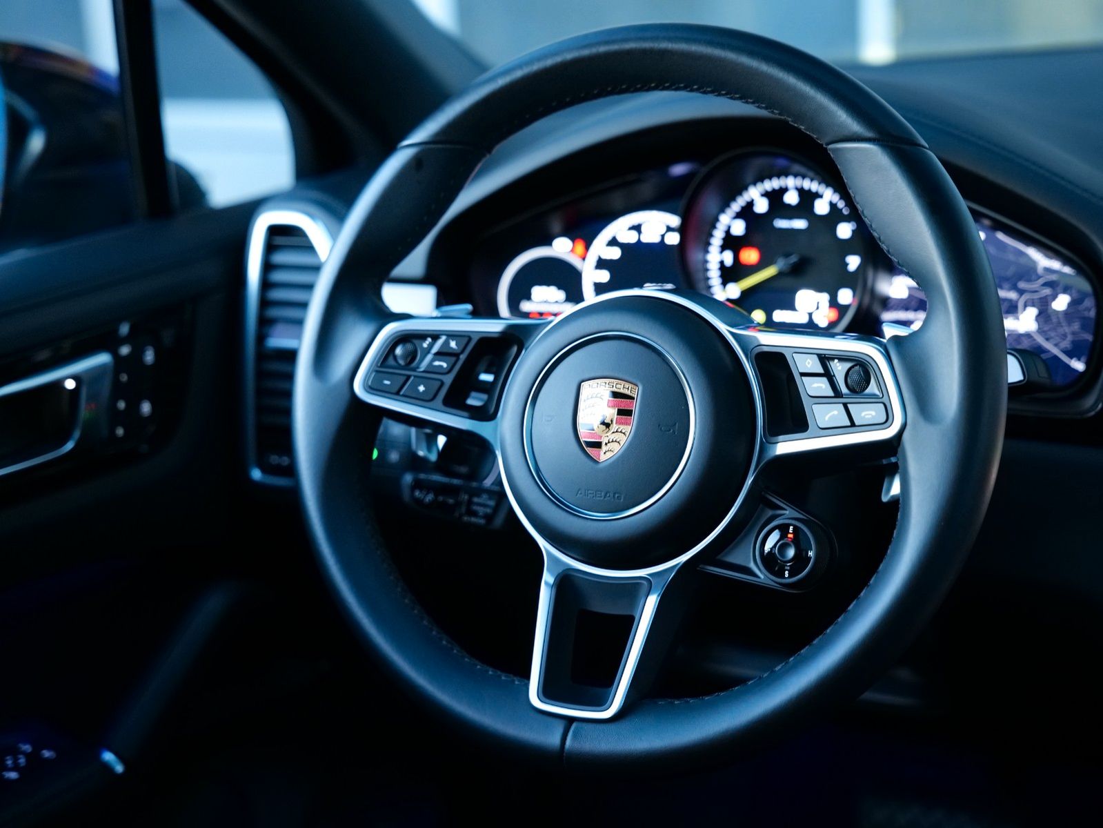 Porsche Cayenne Coupe E-Hybrid Platinum Edi SPORT DESIGN