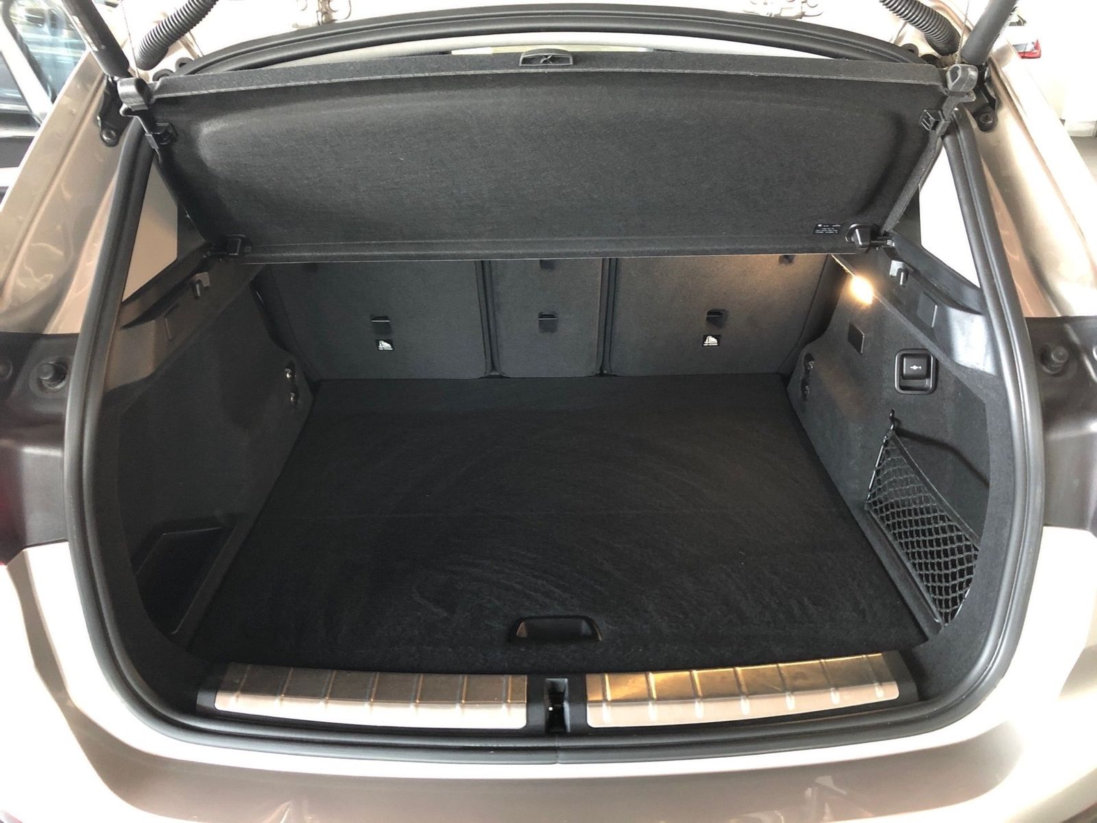 BMW X1 xDrive25e XLine - Samsaru's Car Outlet