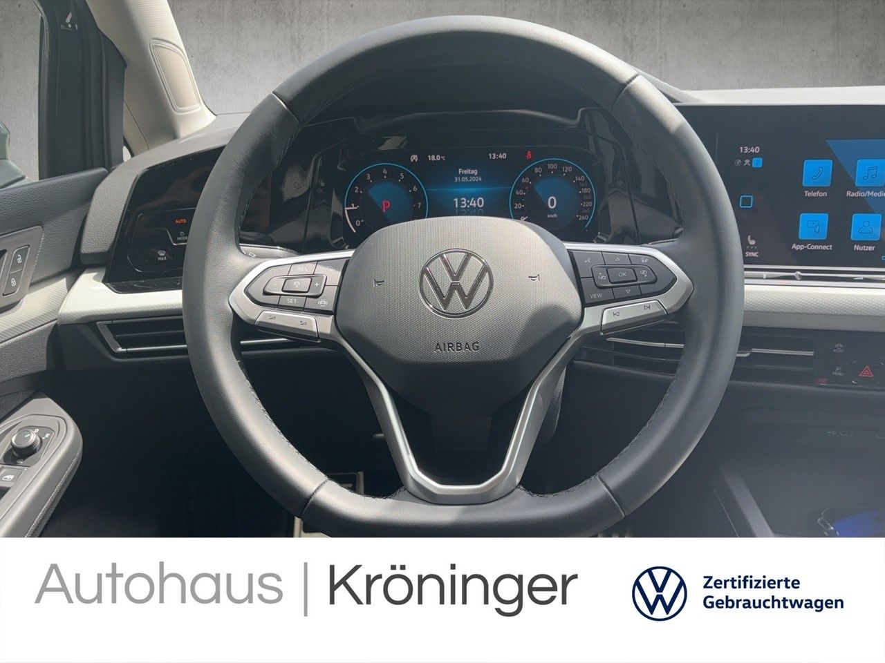 Volkswagen Golf VIII Variant MOVE 1.0 eTSI DSG - Samsaru's Car Outlet
