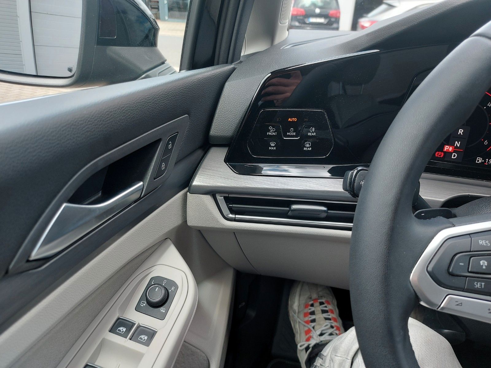 Volkswagen Golf VIII Variant 2.0 TDI Style - Samsaru's Car Outlet