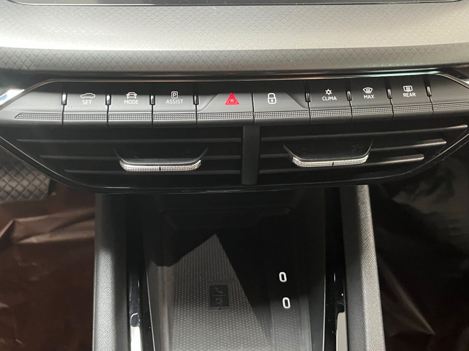 Skoda Octavia Combi 2.0 TDI DSG Ambition - Samsaru's Car Outlet
