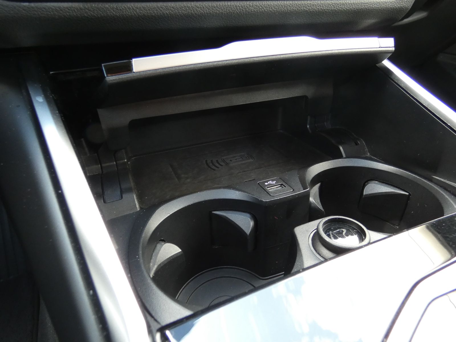 BMW 320i xDrive Limousine Sport Line HiFi DAB LED