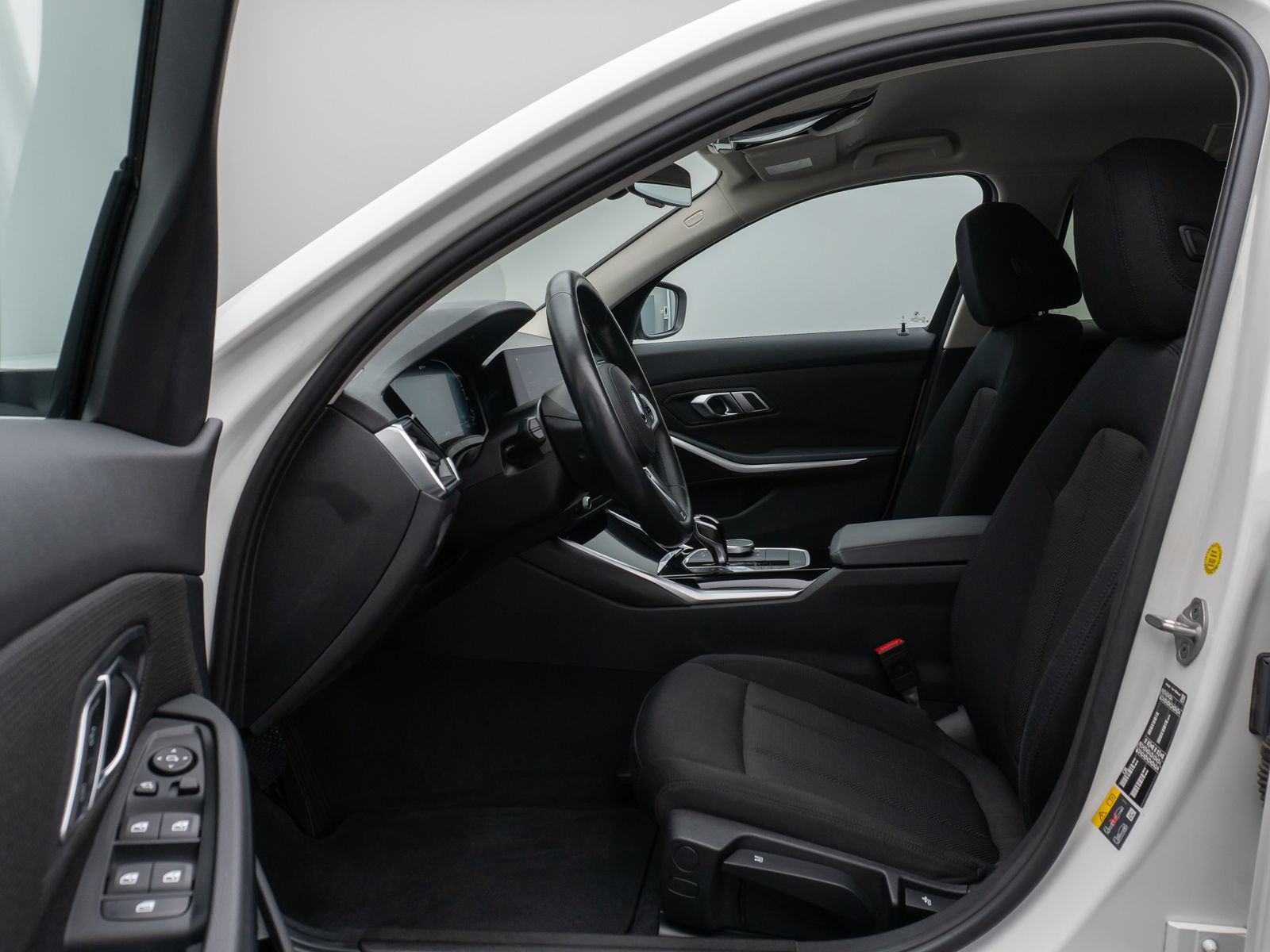 BMW 330e - Samsaru's Car Outlet
