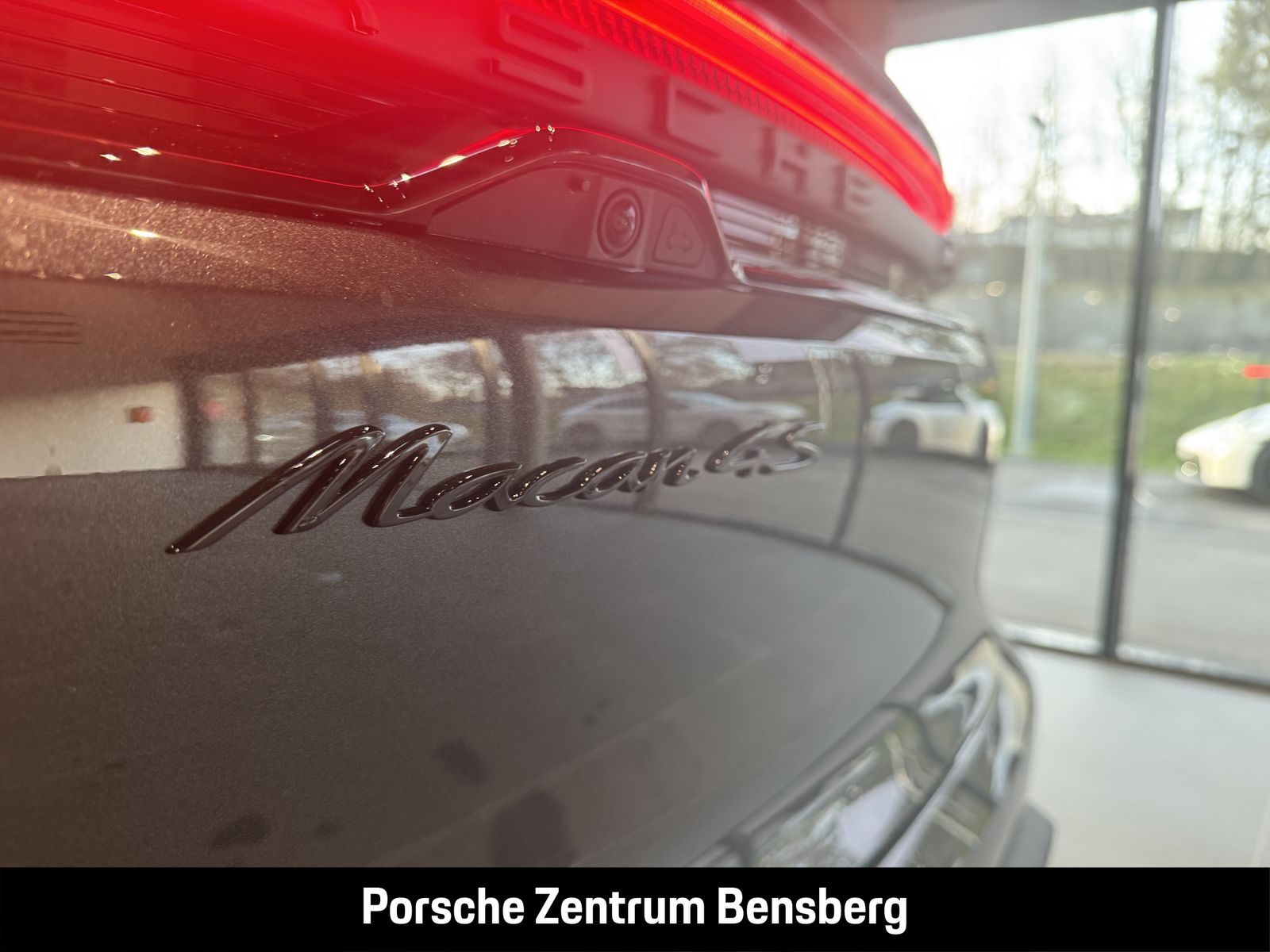 Porsche Macan 4S Electric