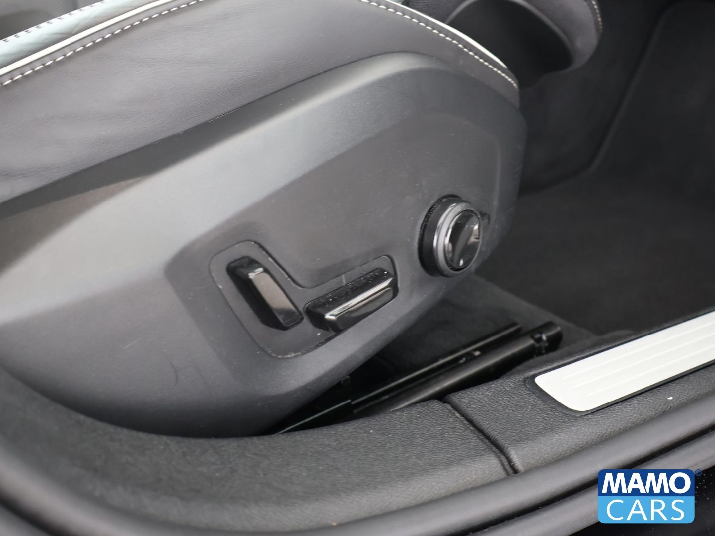 Volvo V60 T6 Recharge AWD Plus Dark Plug-In Hybrid