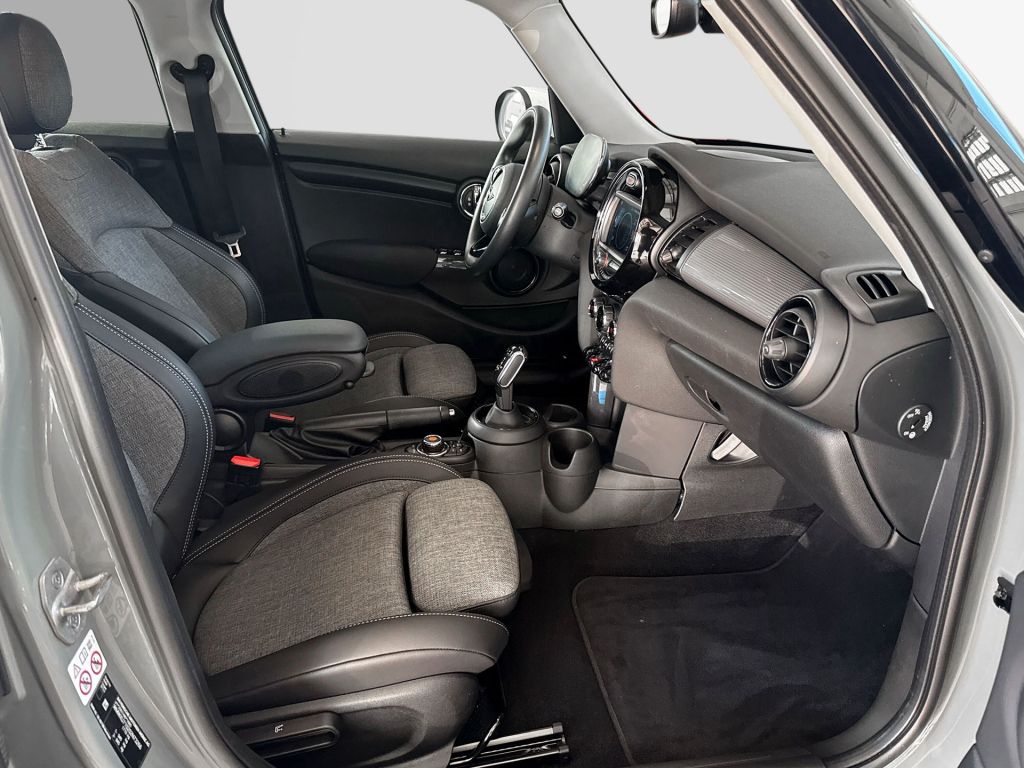 MINI Cooper Aut. - Samsaru's Car Outlet