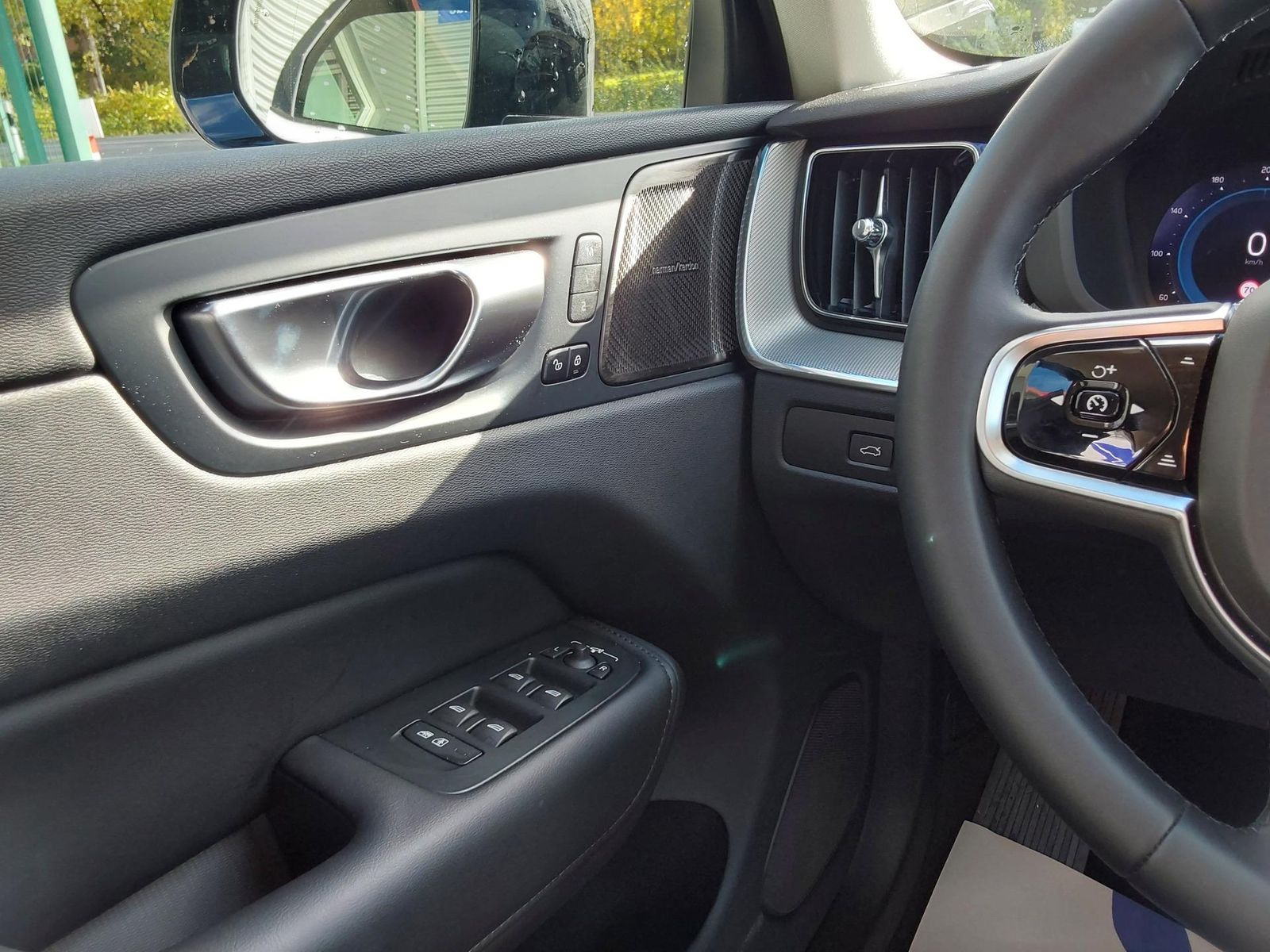 Volvo XC60 B4 D AWD Plus Dark AHK/ACC/LED/SHZ/PDC/N...