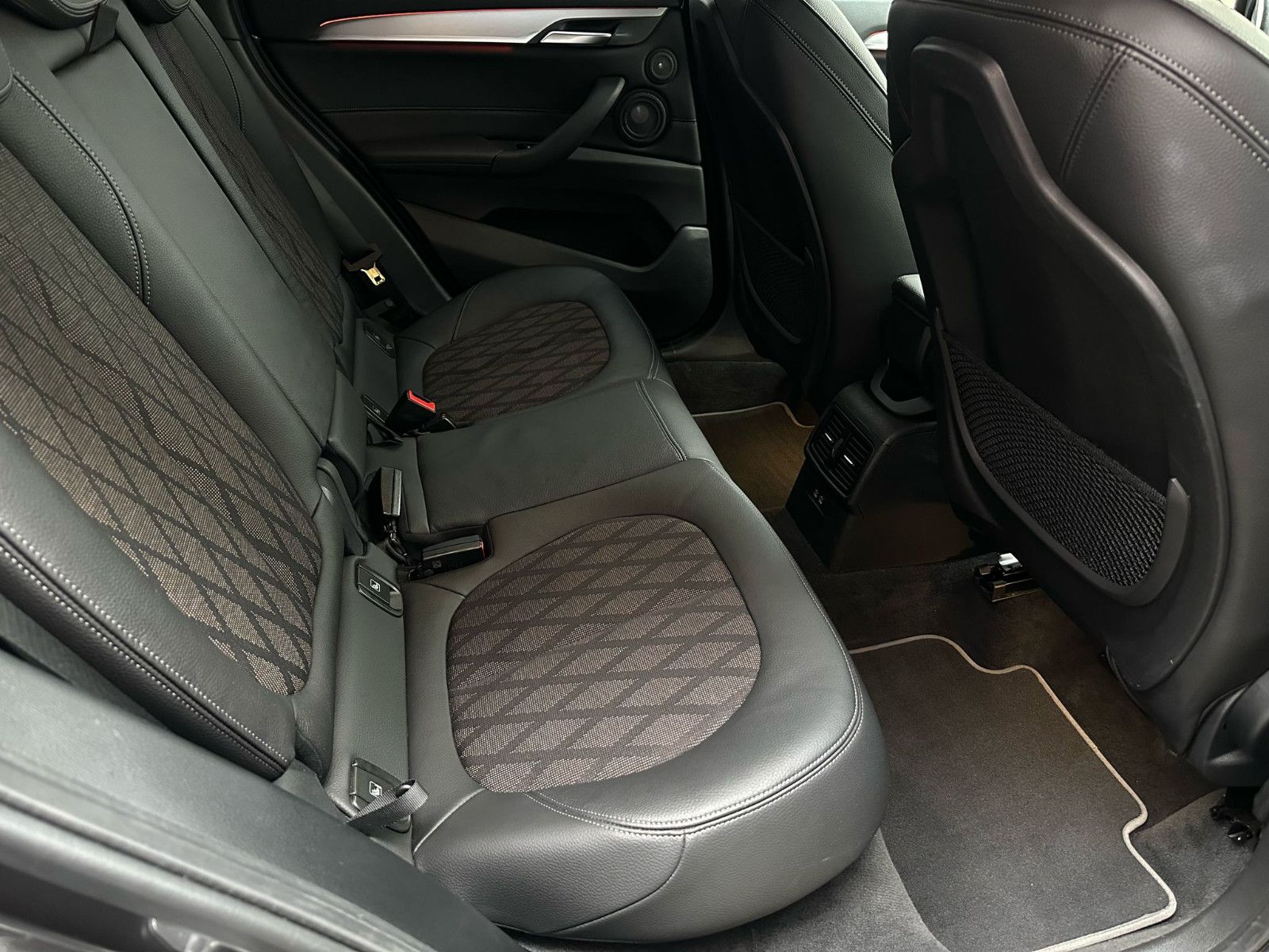 BMW X1 xDrive 25 i xLine - Samsaru's Car Outlet