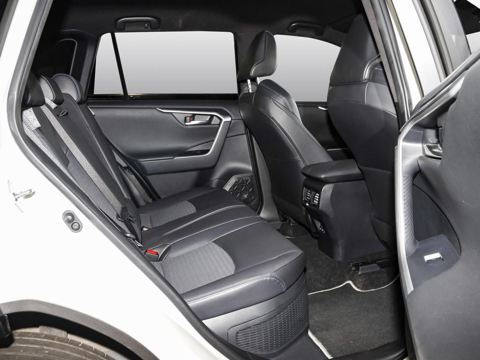 Toyota RAV 4 2.5 Hybrid Style - Samsaru's Car Outlet
