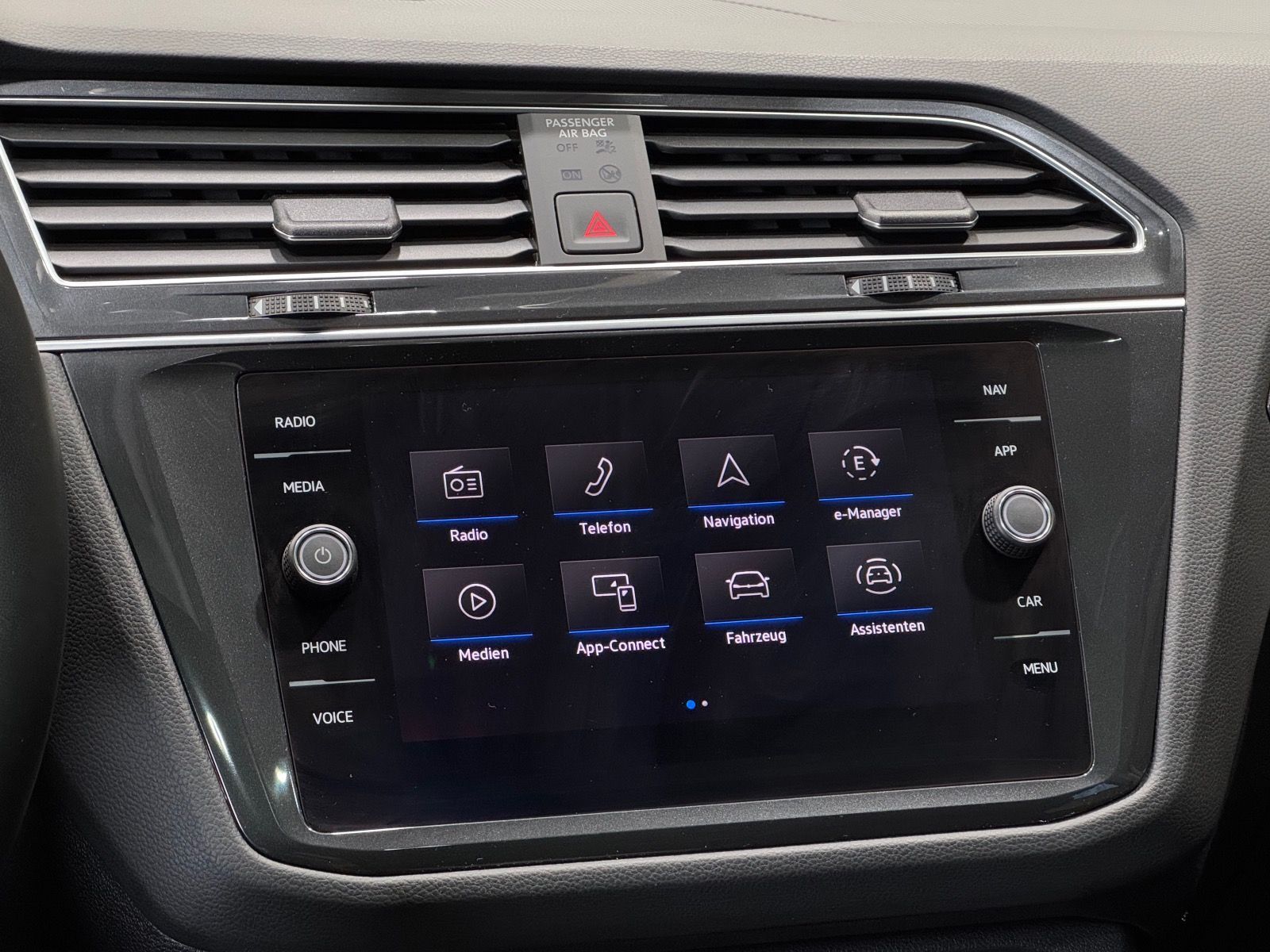 Volkswagen Tiguan Life 1.4 TSI eHybrid - Samsaru's Car Outlet