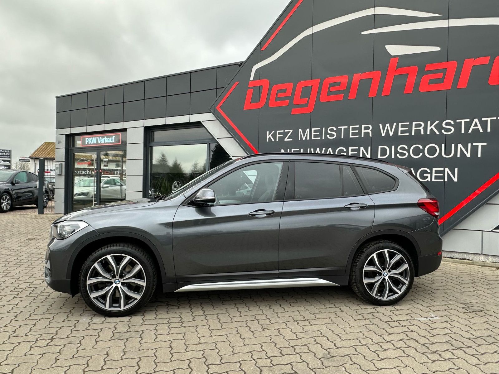 BMW X1 xDrive 25 i xLine - Samsaru's Car Outlet