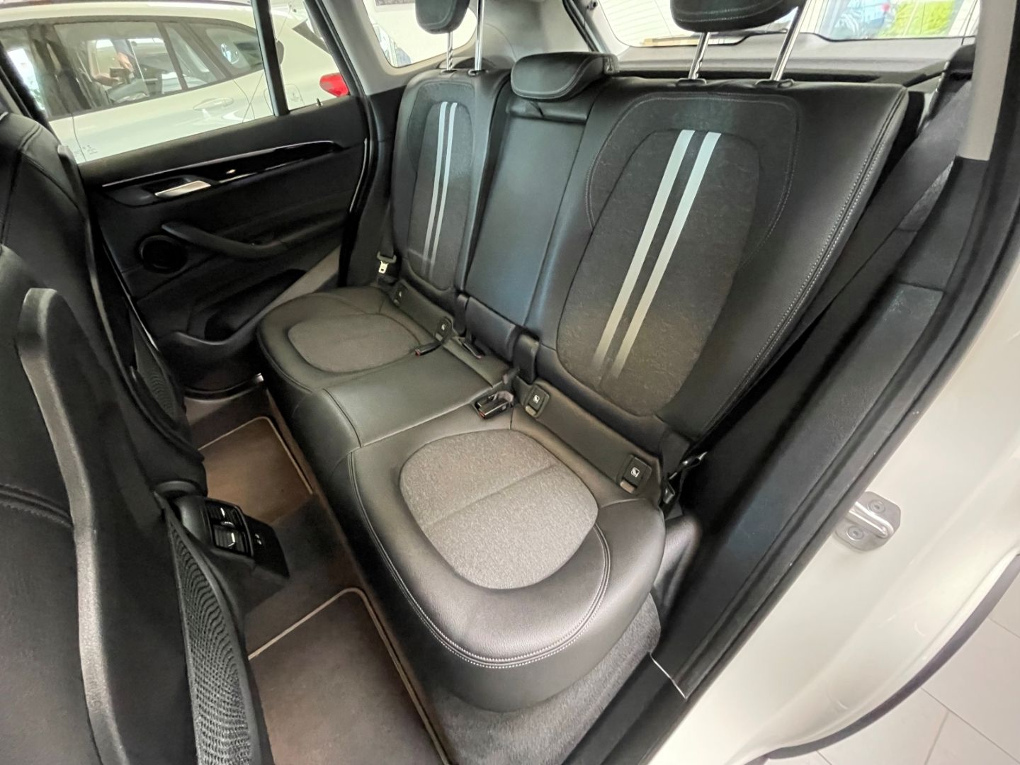 BMW X1 xDrive 25e Sport Line - Samsaru's Car Outlet