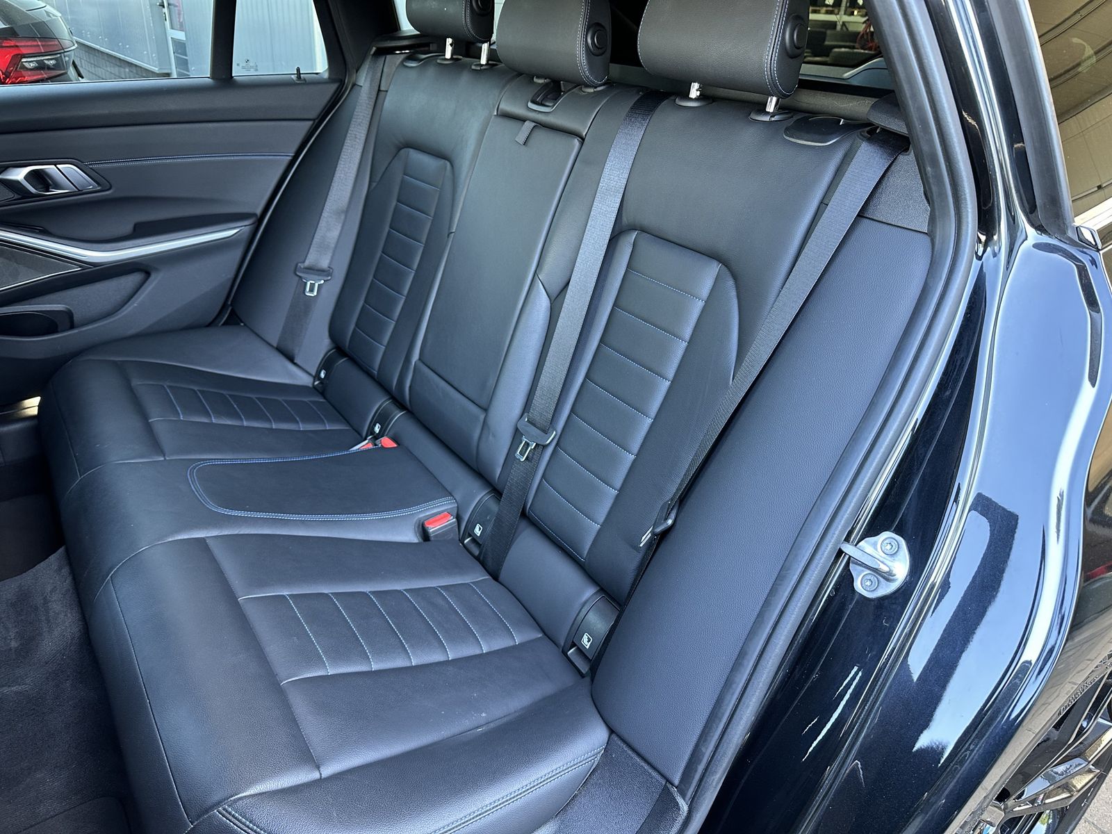 BMW 330e Touring M-Sport - Samsaru's Car Outlet