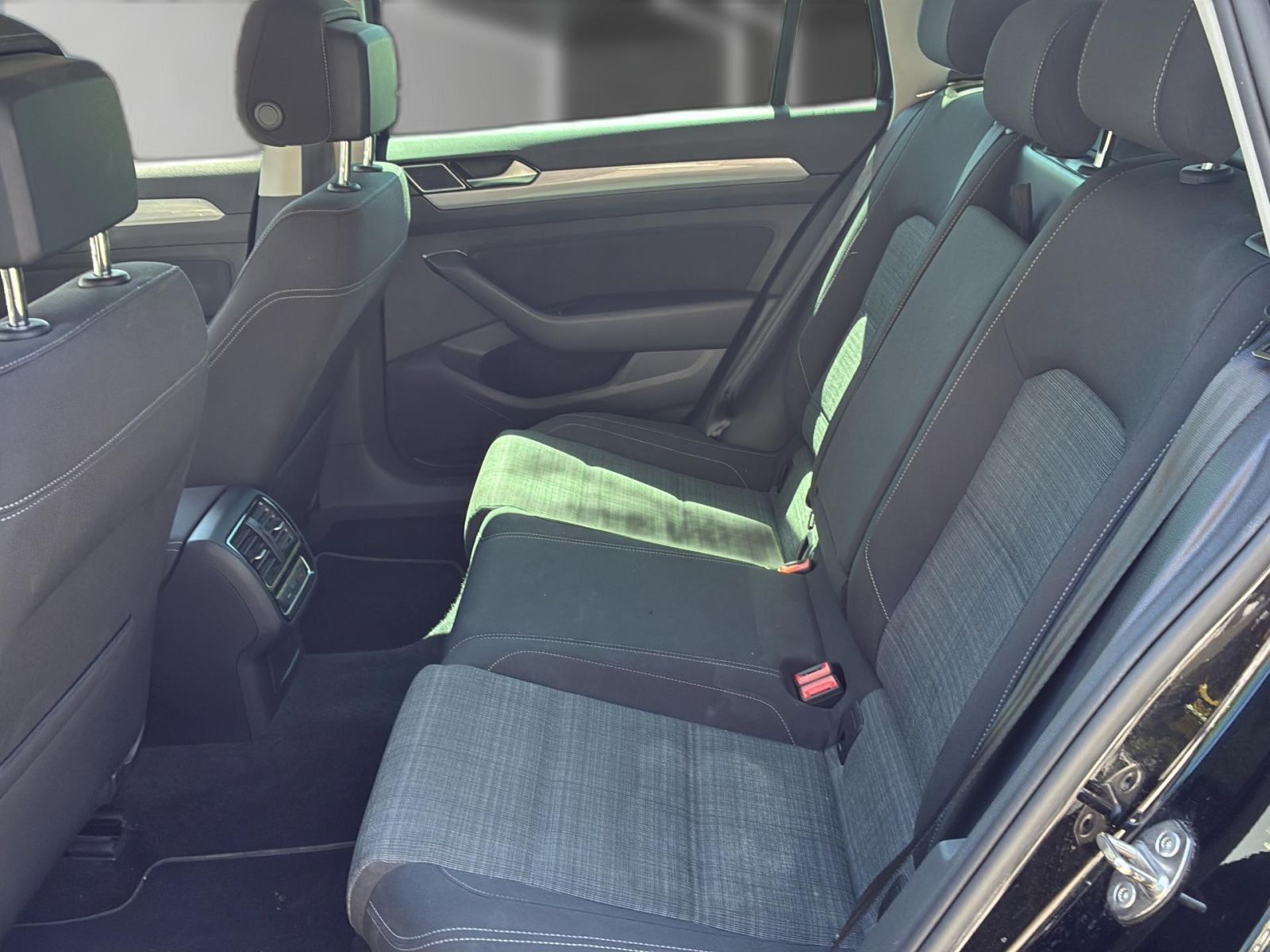 Volkswagen Passat Variant 1.5 TSI Business DSG - Samsaru's Car Outlet