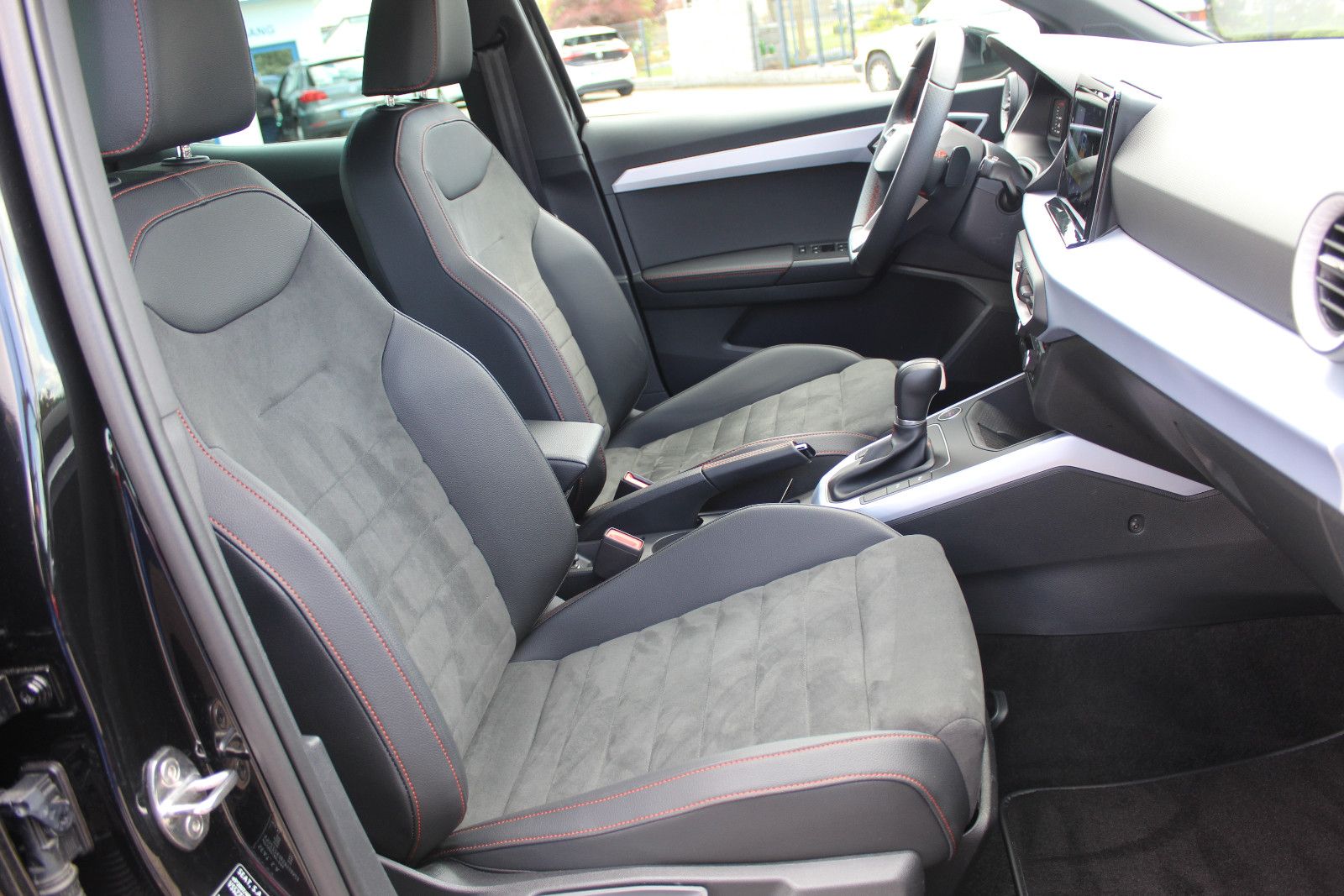 Seat Arona FR 1,5 TSI DSG DINAMICA AHK LED ACC SPUR
