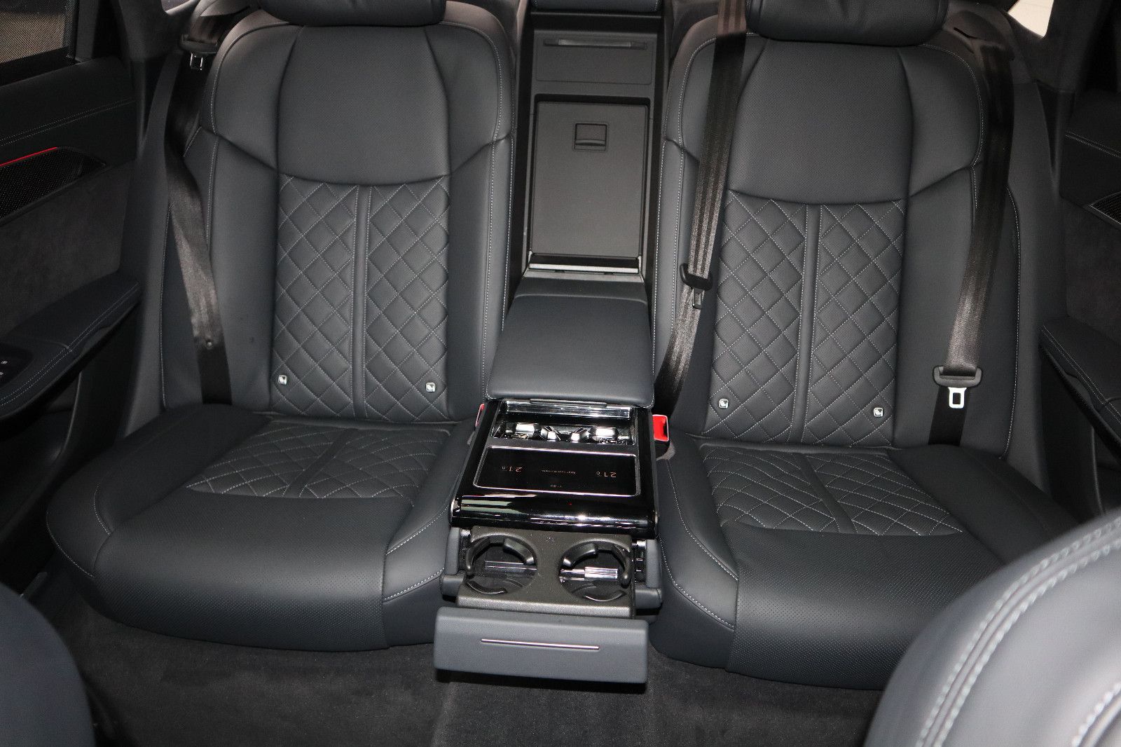 Audi A8L 60 TFSIe lang S-Line - Samsaru's Car Outlet
