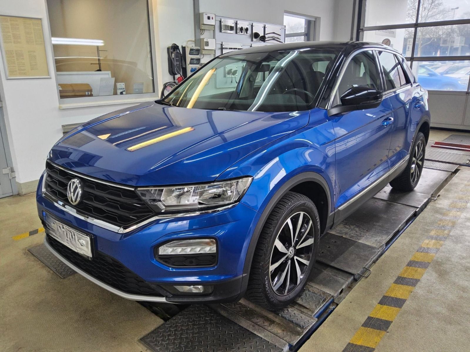 Volkswagen T-Roc 1.5 TSI ACT Style - Samsaru's Car Outlet