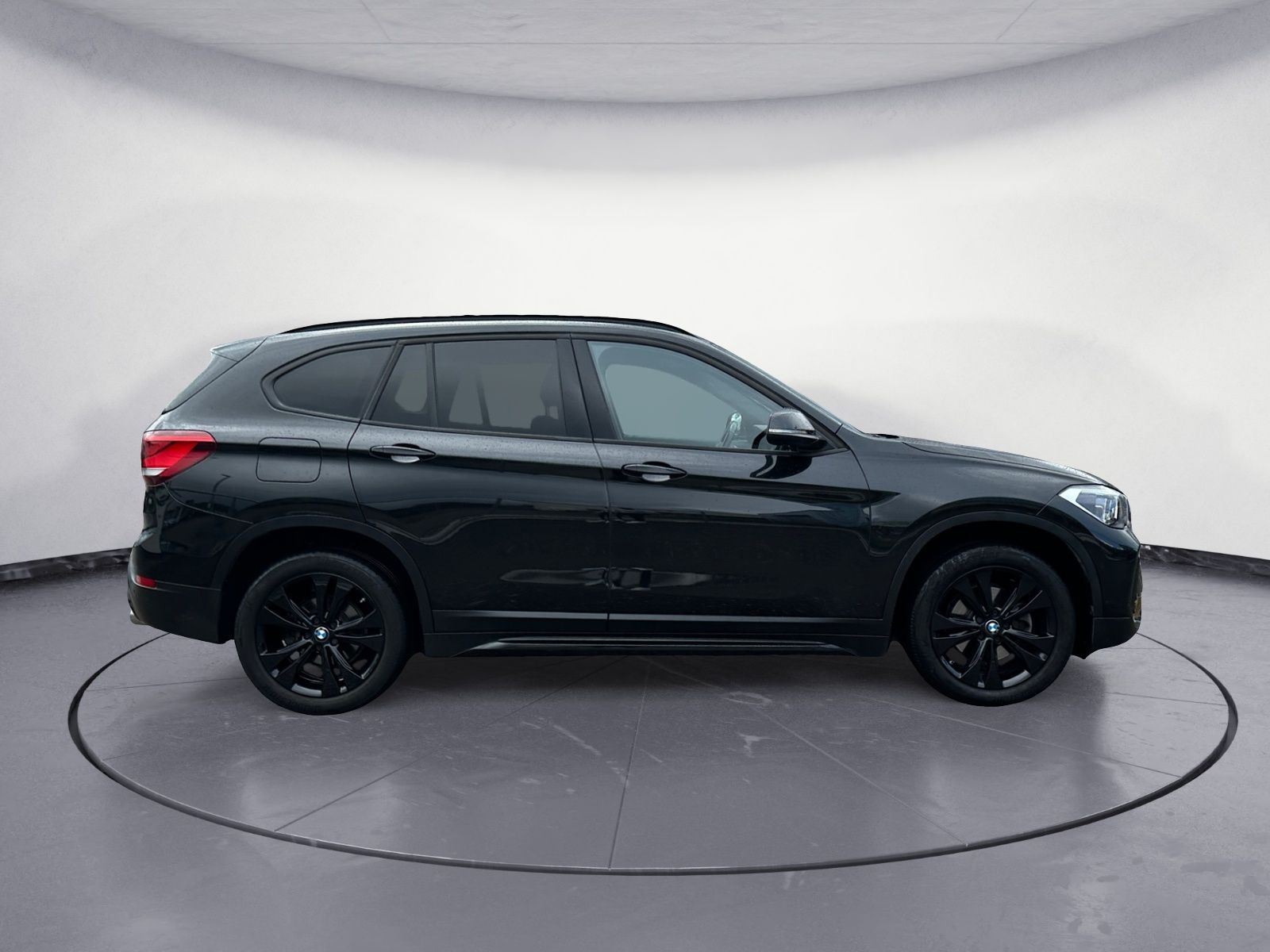 BMW X1 xDrive18d Sport Line - Samsaru's Car Outlet
