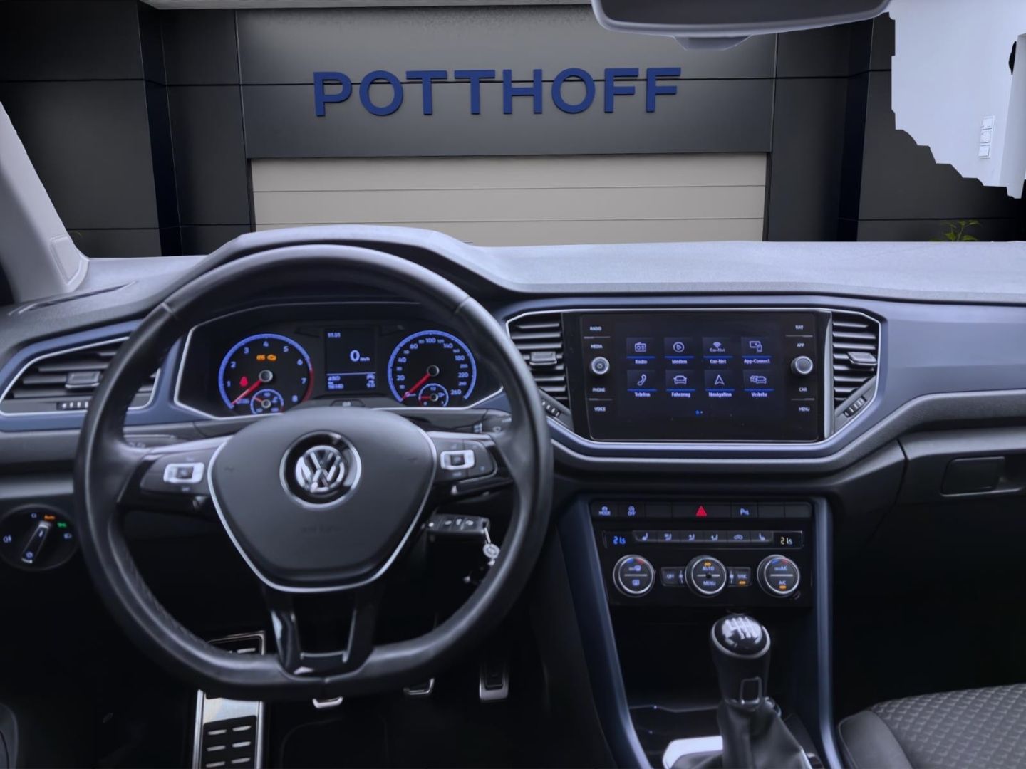 Volkswagen T-Roc 1.0 TSI UNITED - Samsaru's Car Outlet