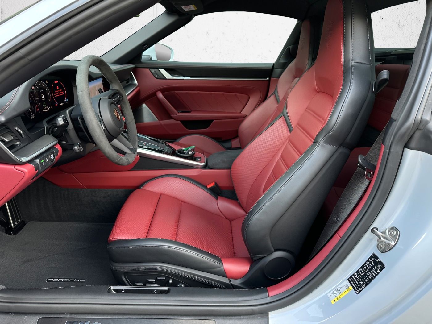 Porsche 992 911 Targa 4 GTS Burmester Lift Sportsitze