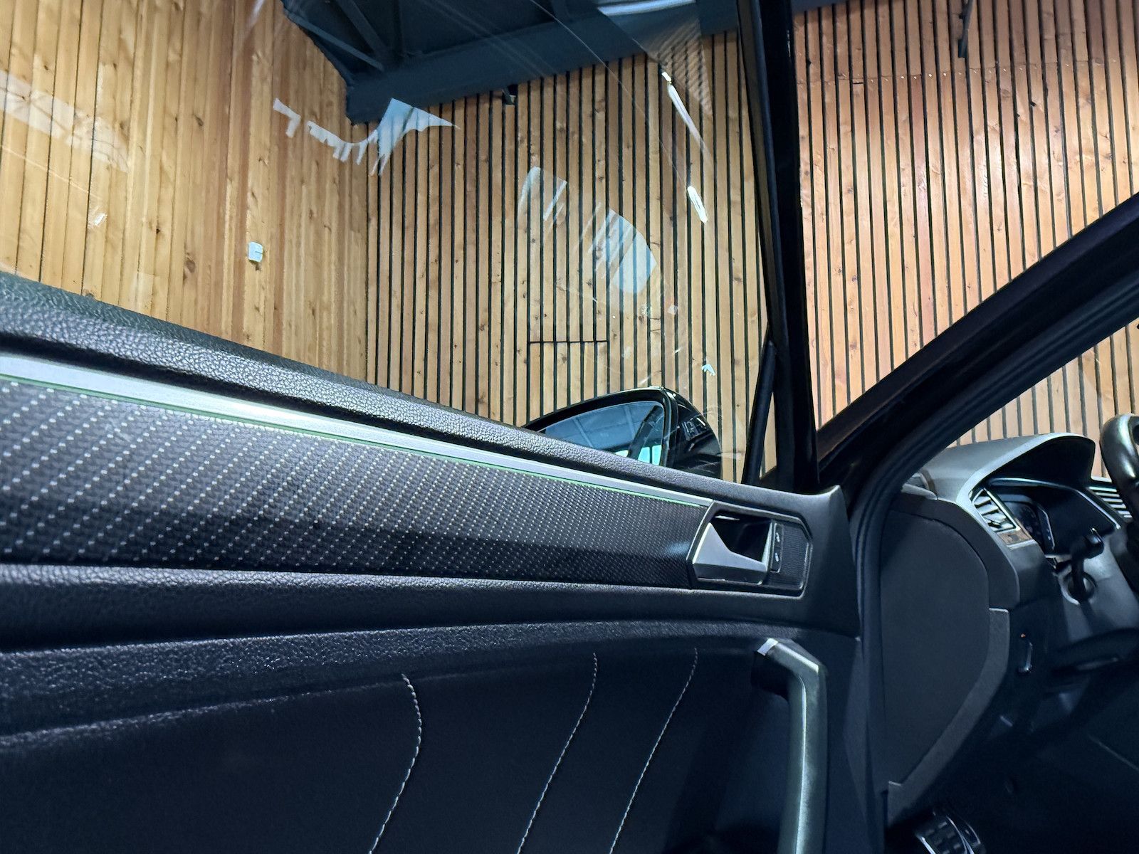 Volkswagen Tiguan 2,0 TDI 4M DSG R-Line Black *Navi*AHK*IQ*