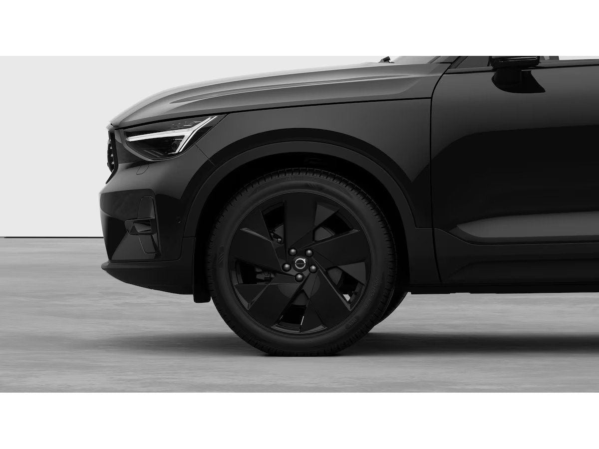 Volvo XC40 B3 Benzin Plus Black - Samsaru's Car Outlet