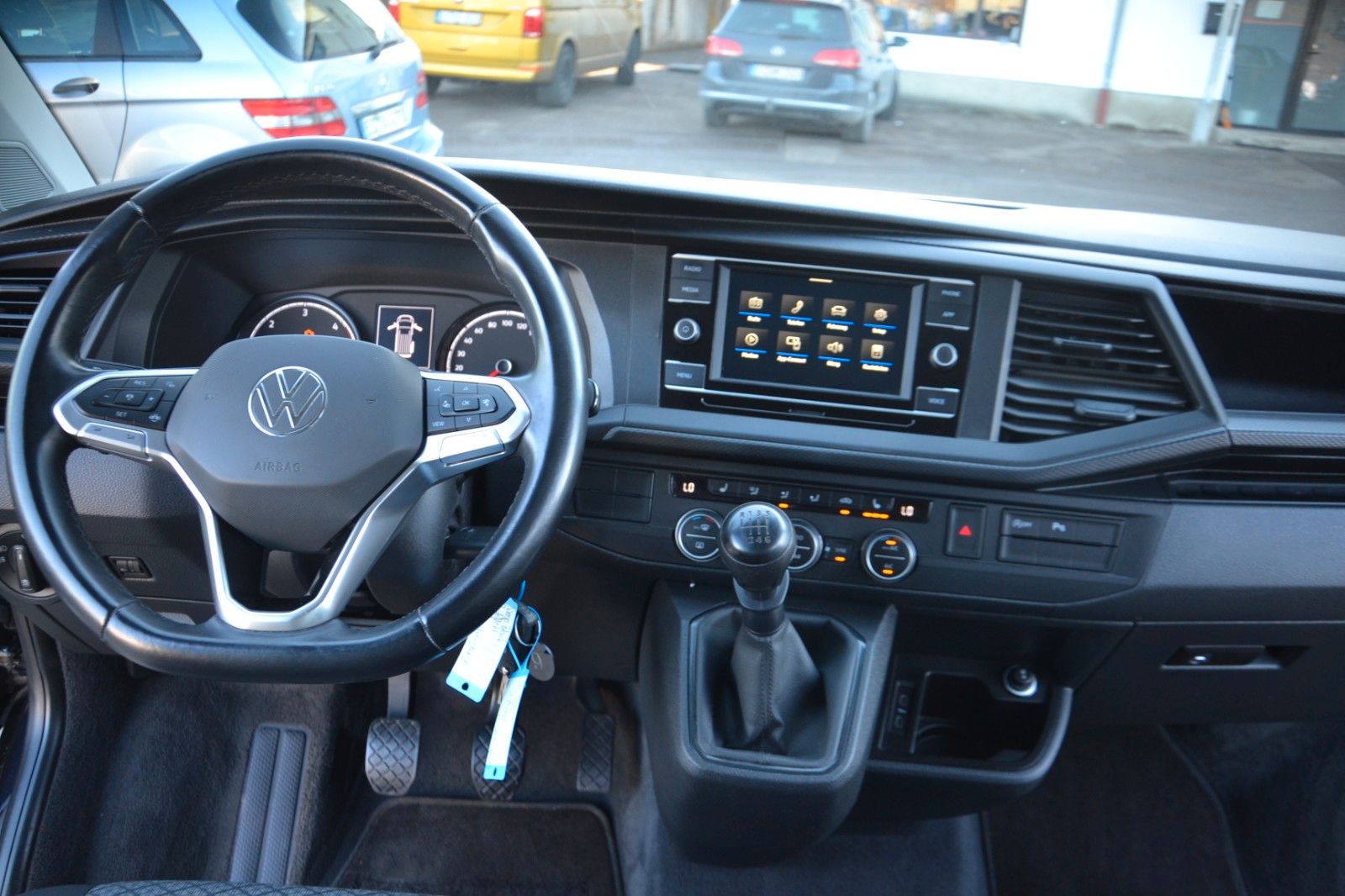 Volkswagen T6.1 Multivan - Samsaru's Car Outlet