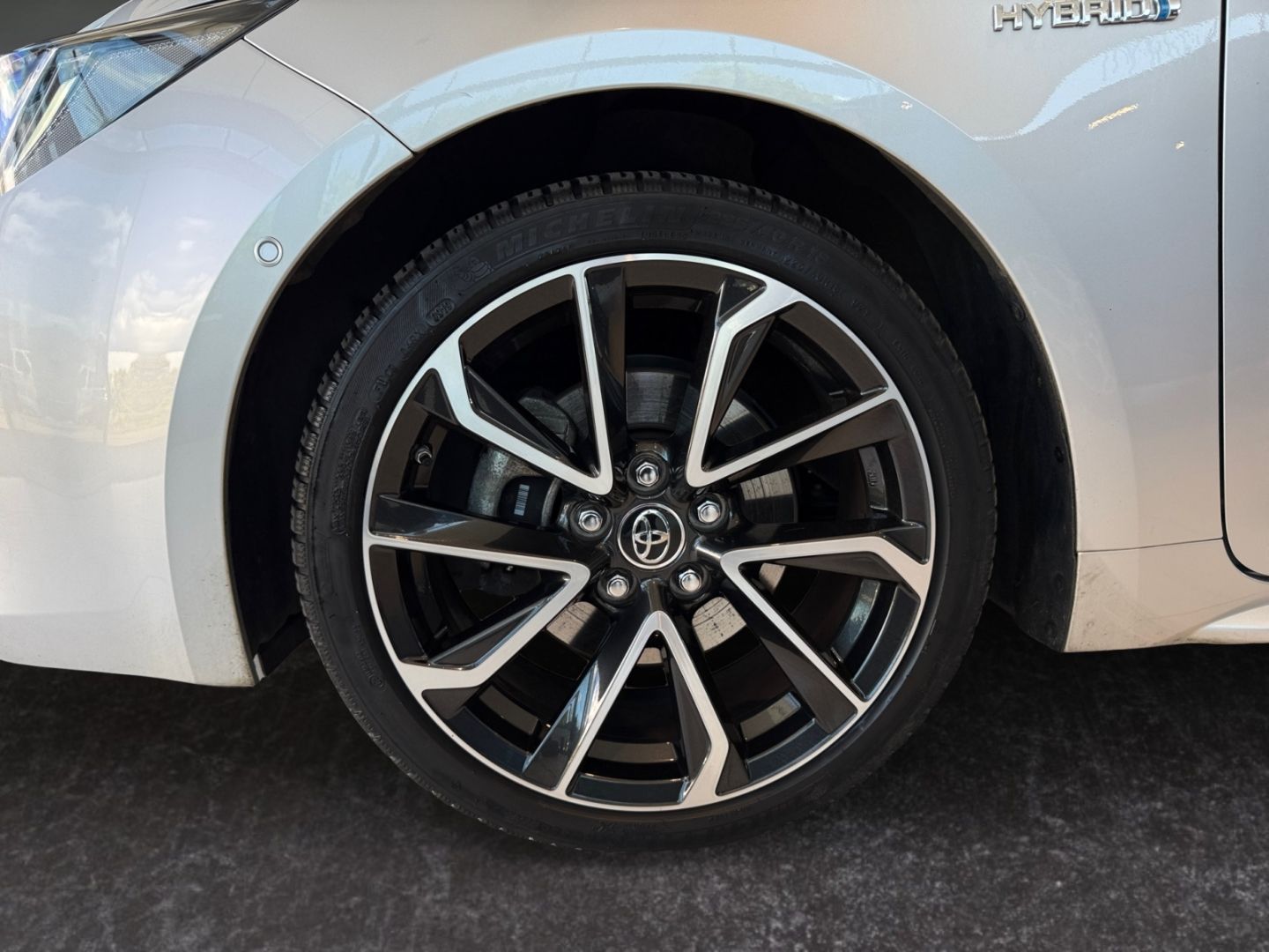 Toyota Corolla 2.0 Hybrid TS Lounge - Samsaru's Car Outlet