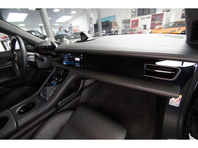 Porsche Taycan Cross Turismo Turbo Approved Service NEU!