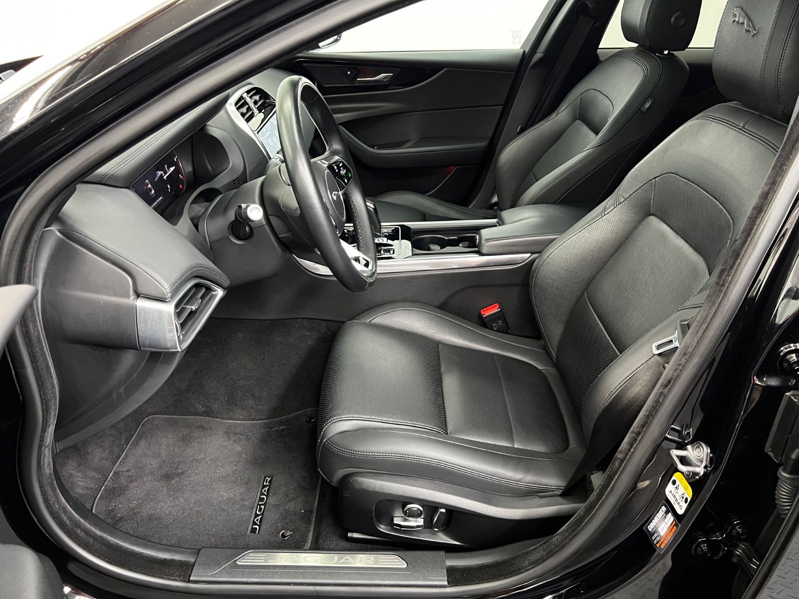 Jaguar XE S  AWD 4x4*LEDER*PANO*LED*NAVI*ACC*360°CAM*