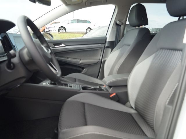 Volkswagen Golf VIII Variant 1.5 TSI ACTIVE - Samsaru's Car Outlet