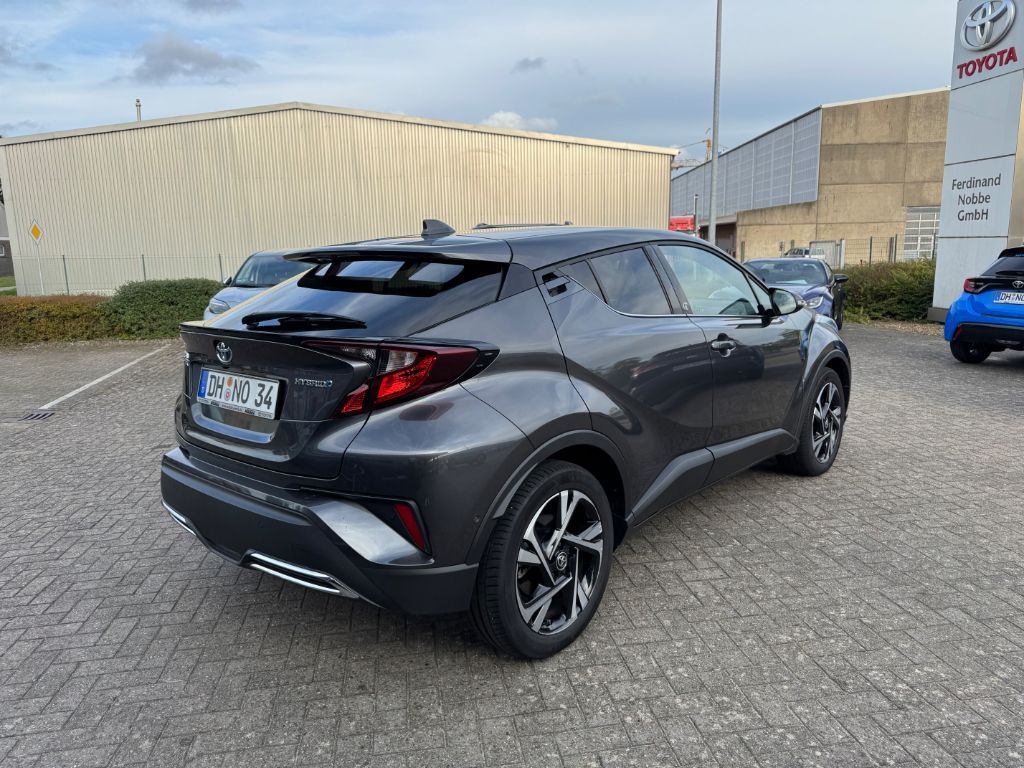 Toyota C-HR 2.0 Hybrid Team - Samsaru's Car Outlet