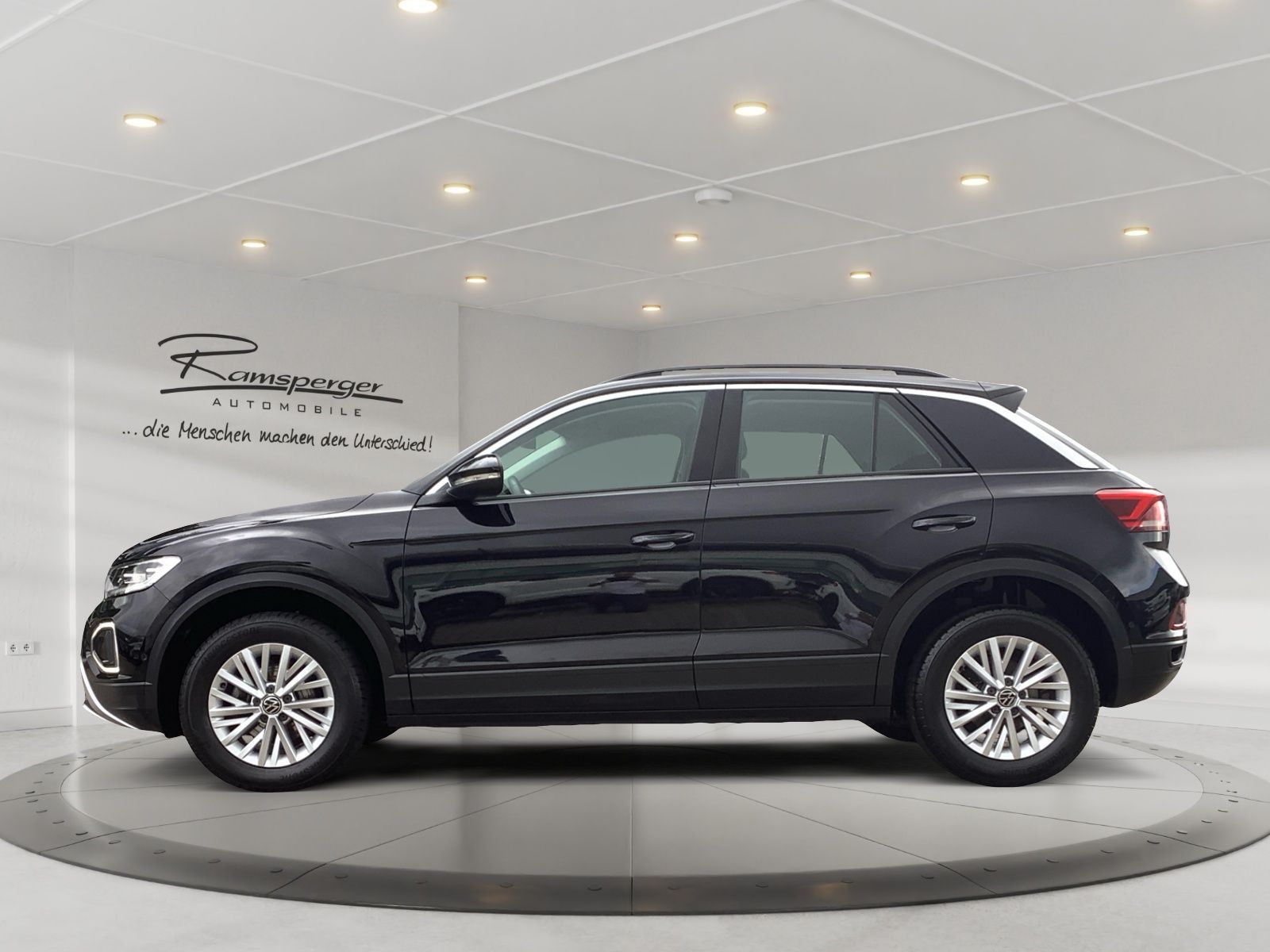 Volkswagen T-Roc 1.5 TSI DSG Life - Samsaru's Car Outlet