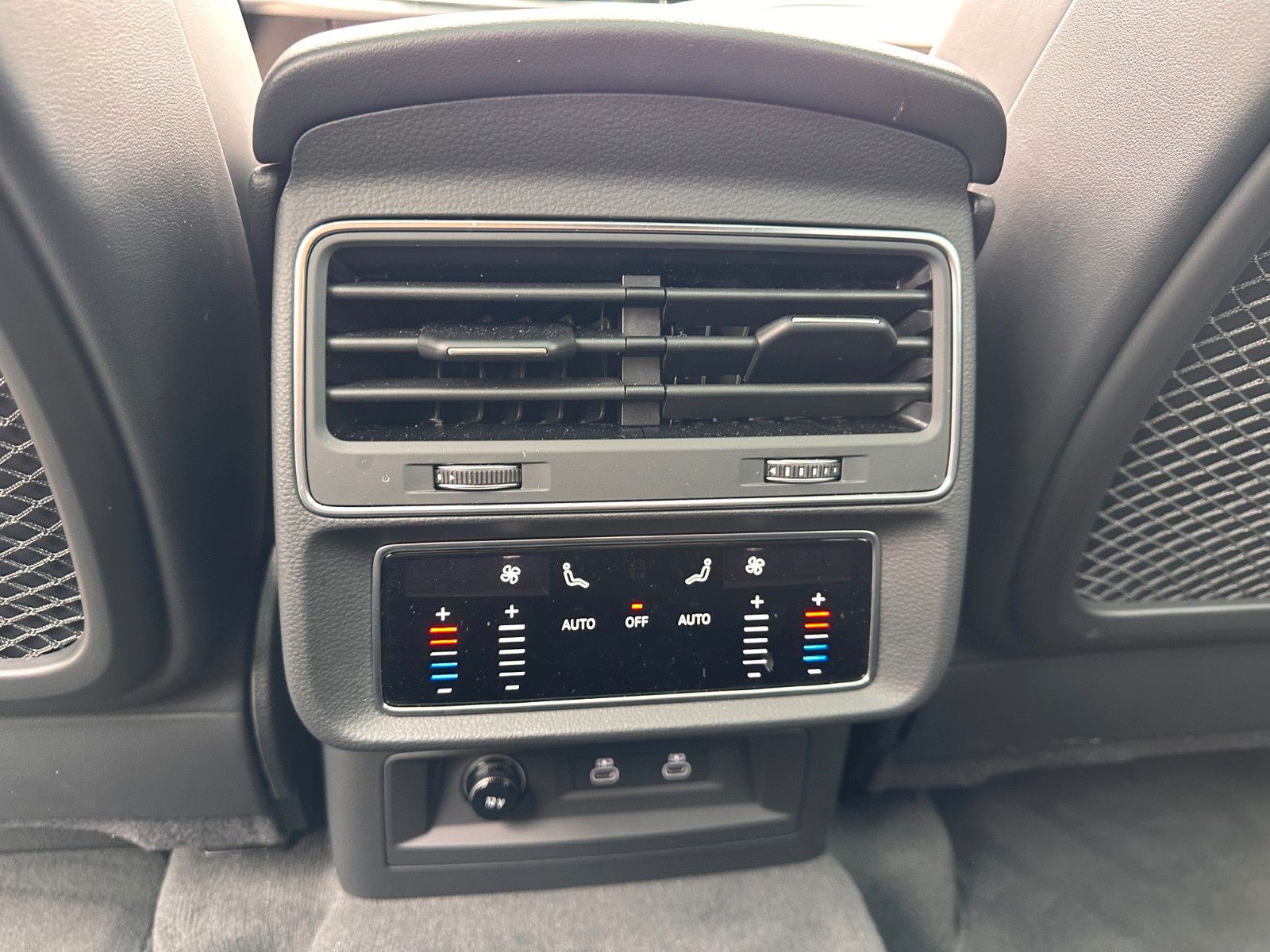 Audi Q7 50 TDI S line +AHK+STANDHEIZUNG+PANO+B&O