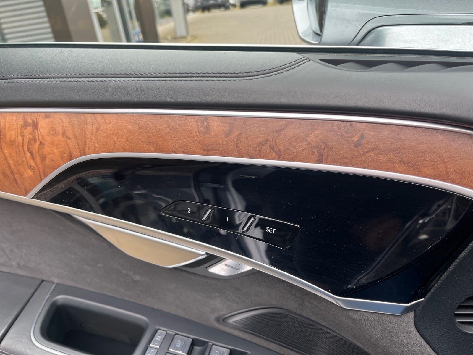 Audi A8 60 TFSI quattro - Samsaru's Car Outlet