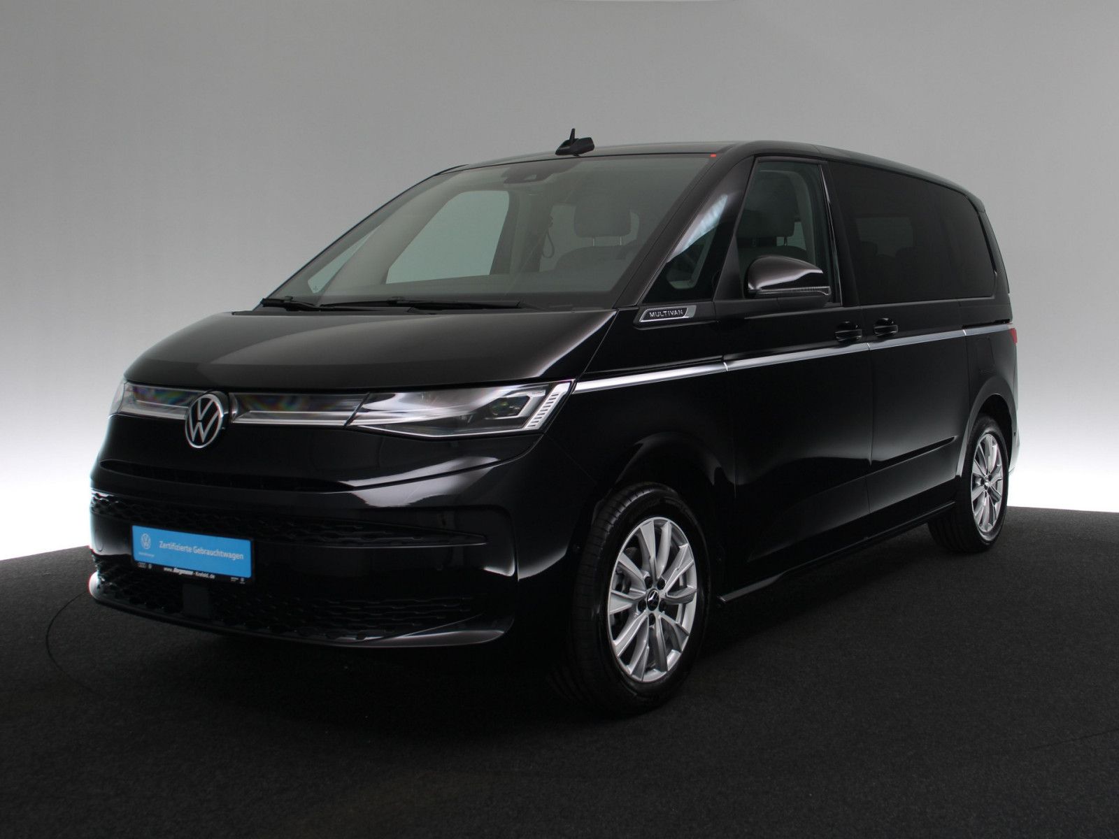 Volkswagen T7 Multivan 2.0 TDI Style - Samsaru's Car Outlet