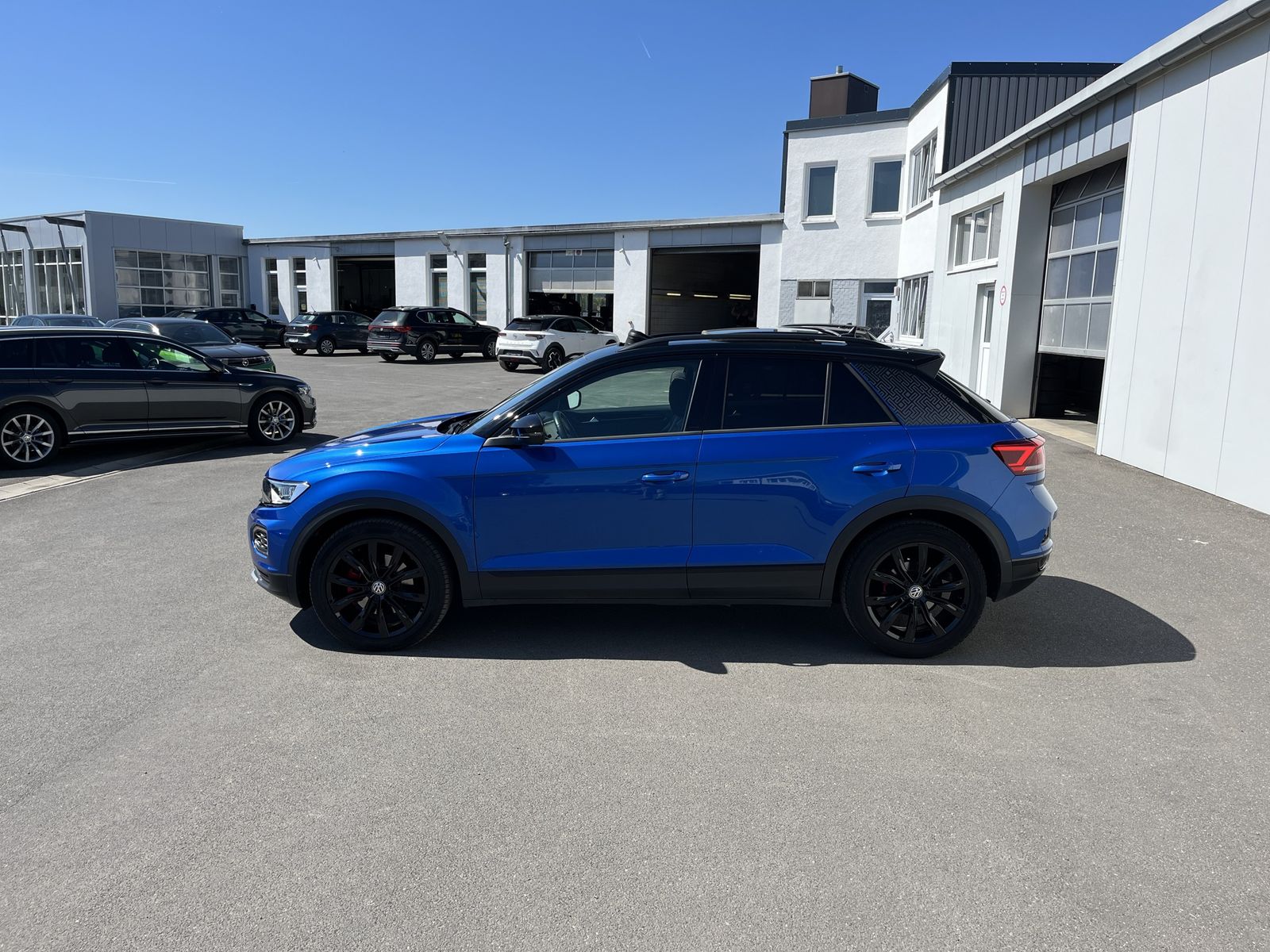 Volkswagen T-Roc 2.0 TSI DSG 4Motion Sport - Samsaru's Car Outlet