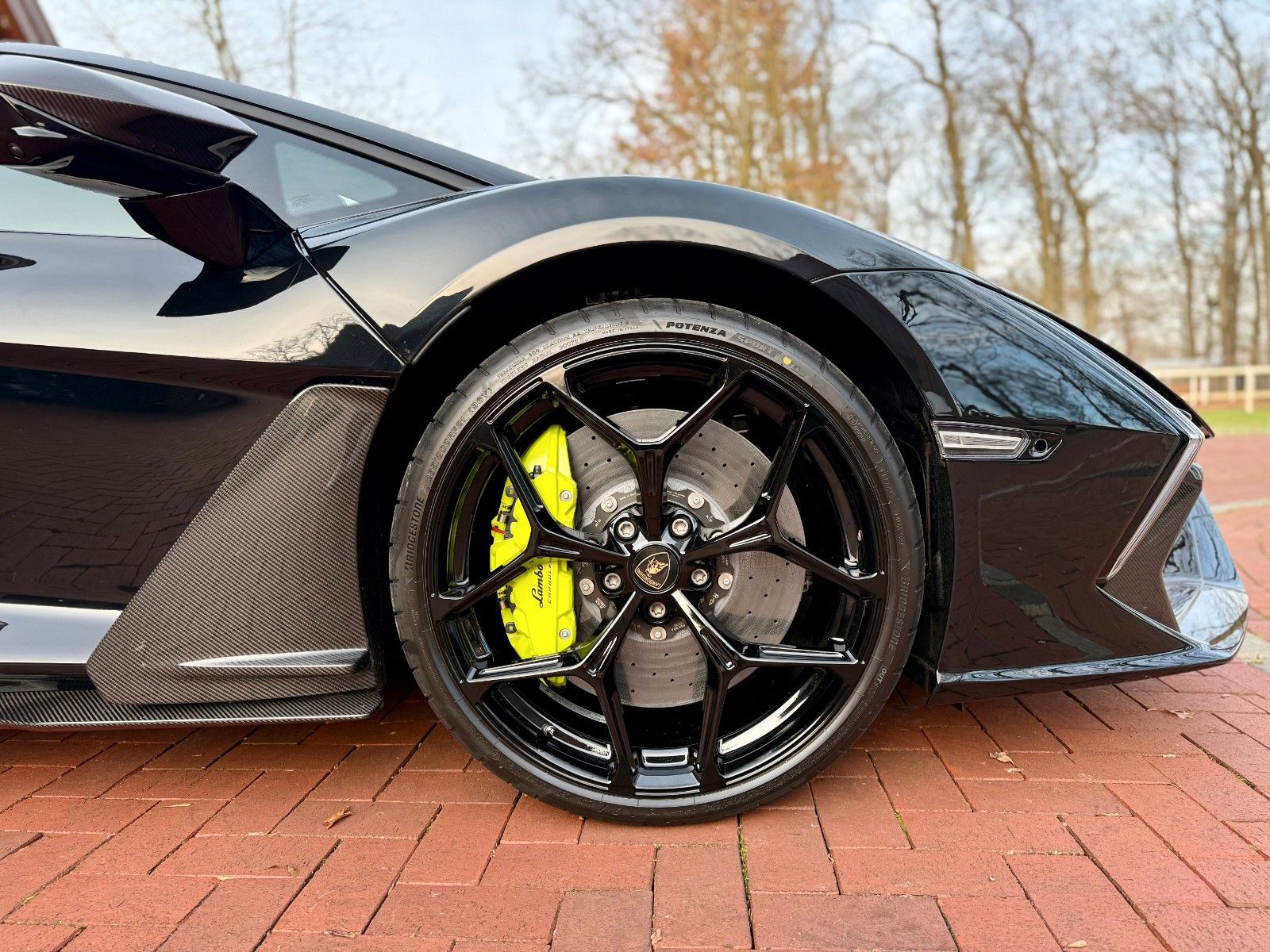 Lamborghini Revuelto V12 MY26/Carbon/PassengerDis/CorsaTex