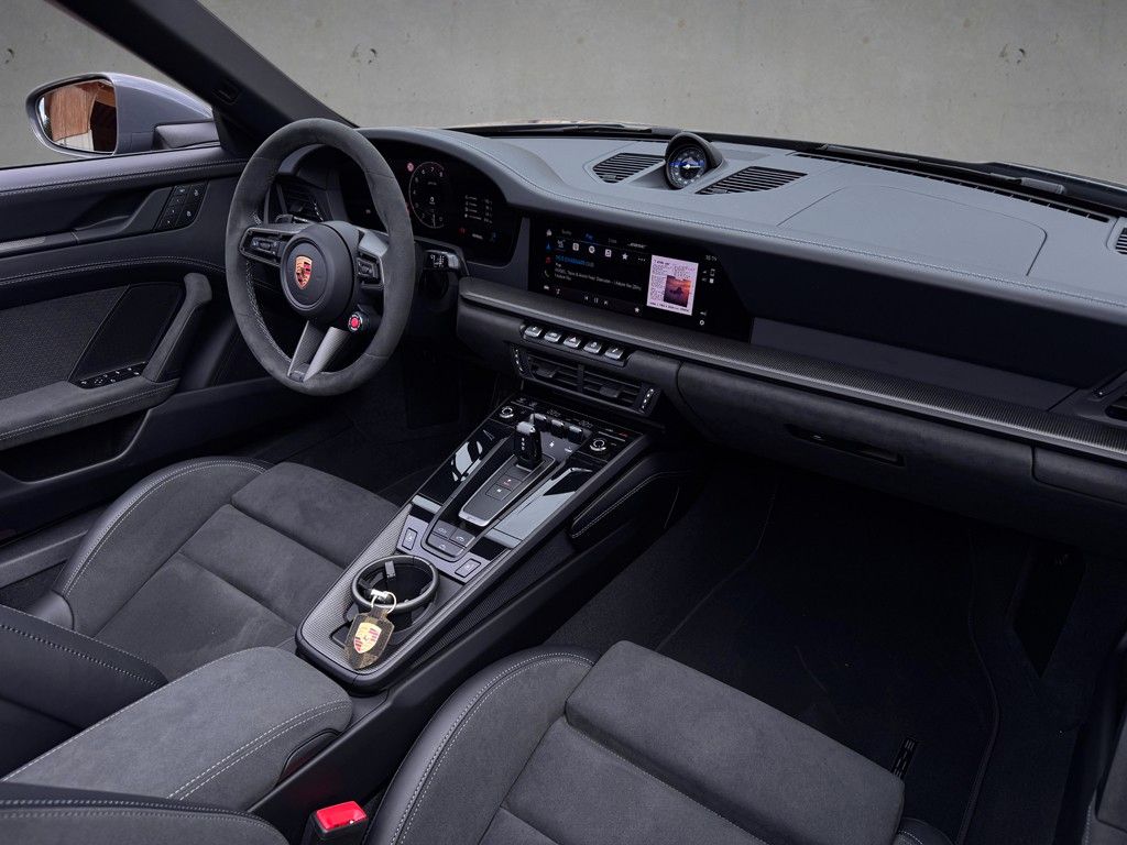 Porsche 992.2 911 Carrera 4 GTS Cabrio Top 50 Km Lift uv