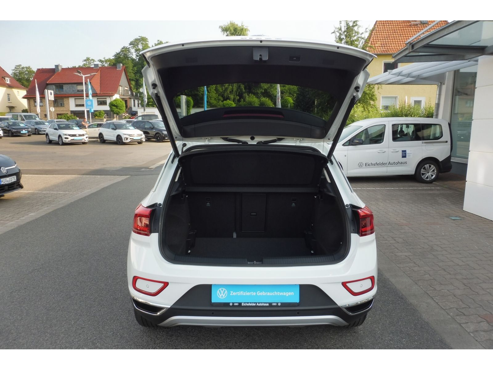Volkswagen T-ROC Style 1.5 TSI - Samsaru's Car Outlet
