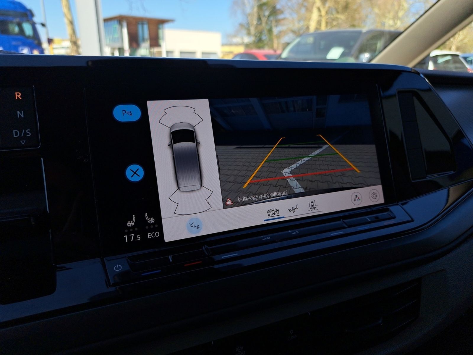 Volkswagen T7 Multivan 1.4 TSI eHybrid - Samsaru's Car Outlet