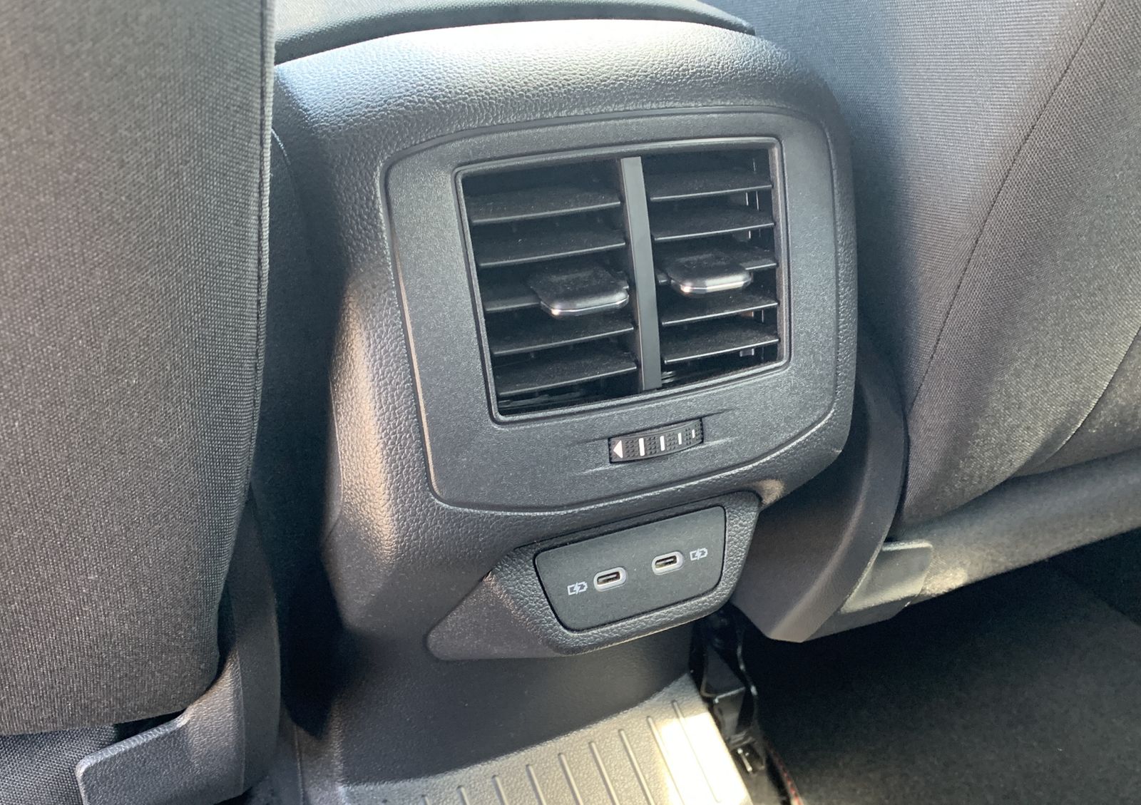 Volkswagen T-Roc 1.5 TSI Sport - Samsaru's Car Outlet
