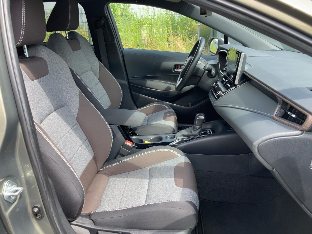 Toyota Corolla Touring Sports Hybrid - Samsaru's Car Outlet
